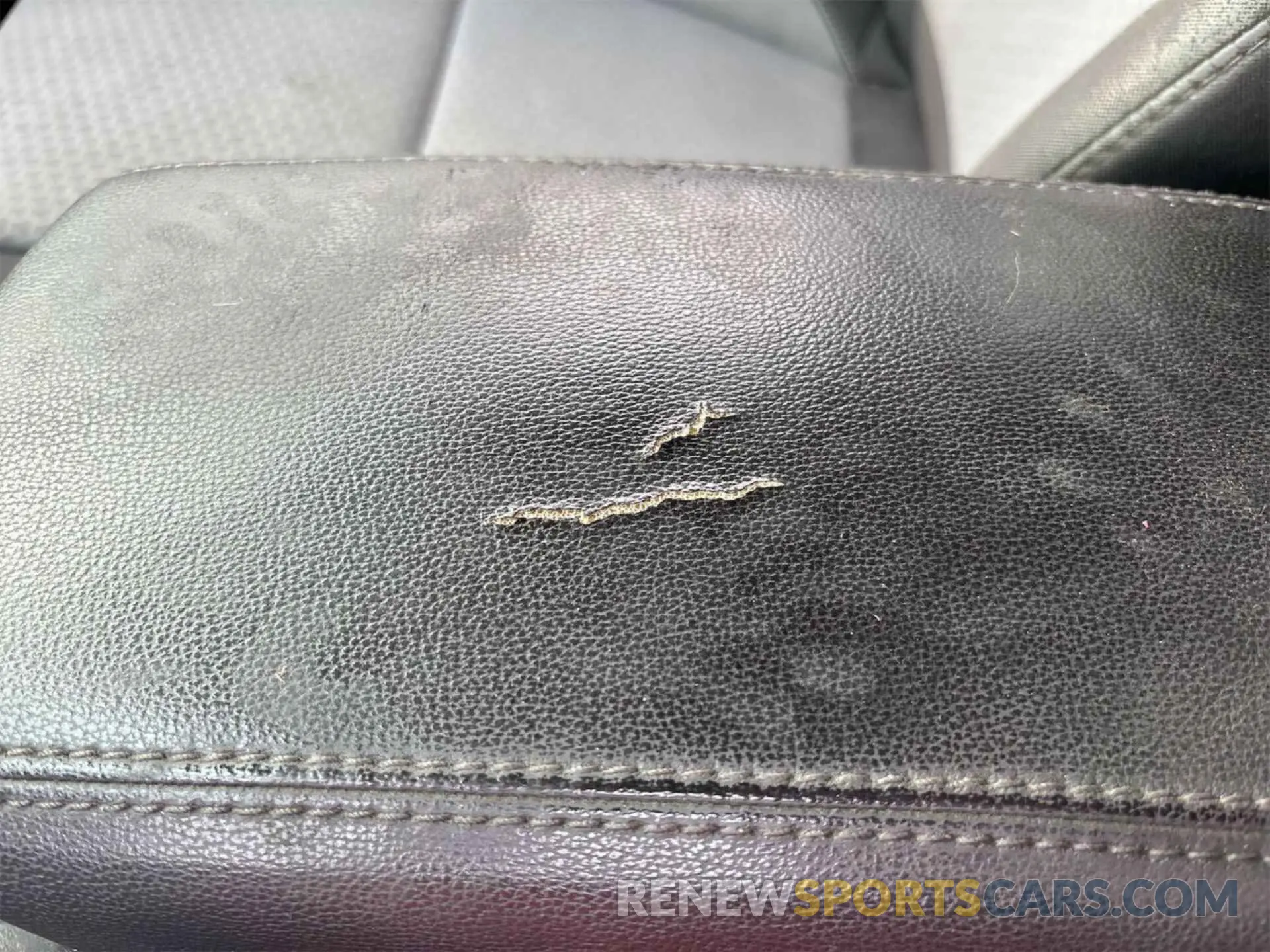 9 Photograph of a damaged car 1FMCU0GD8KUB65862 FORD ESCAPE 2019