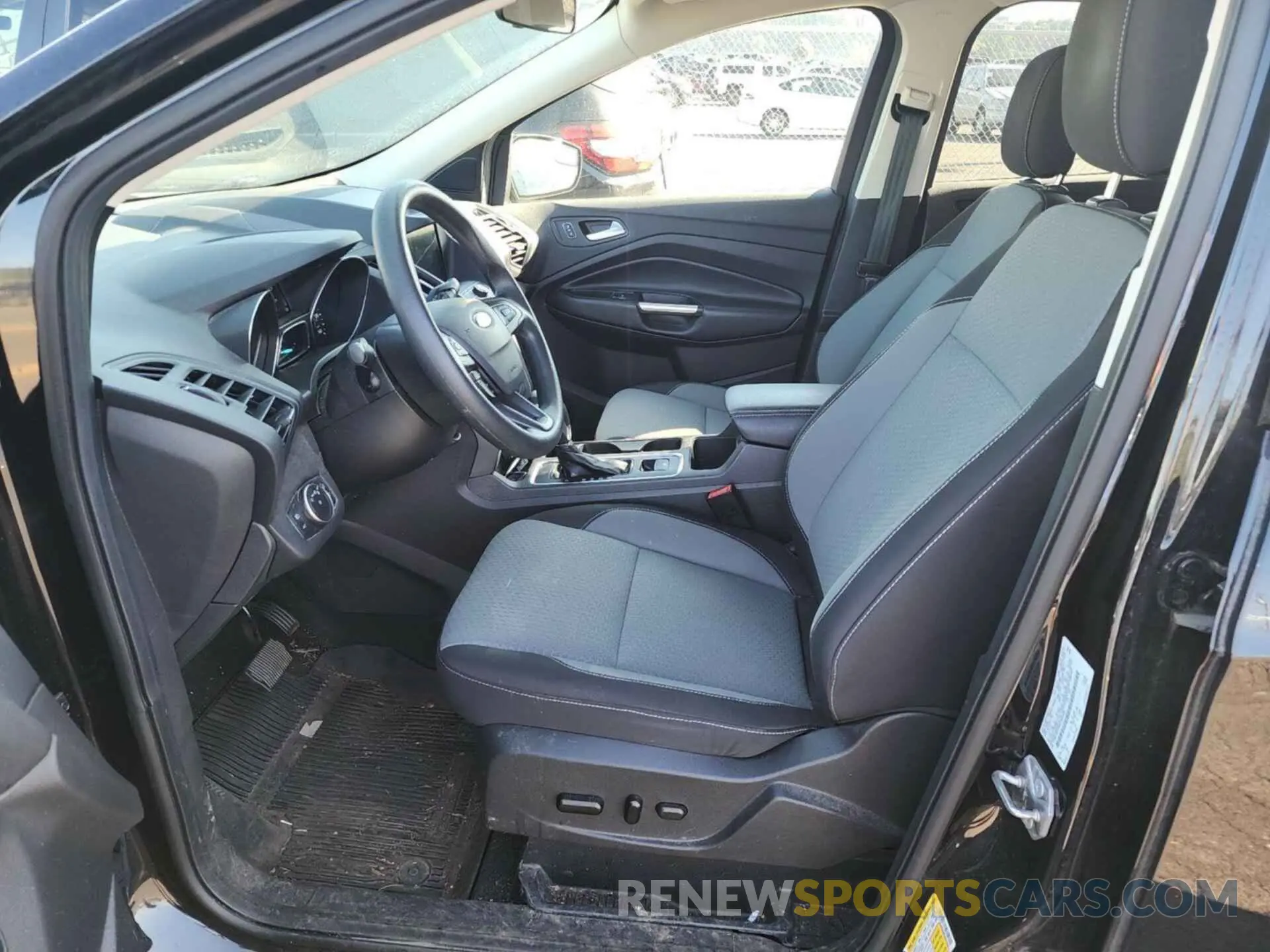 22 Photograph of a damaged car 1FMCU0GD8KUB82550 FORD ESCAPE 2019