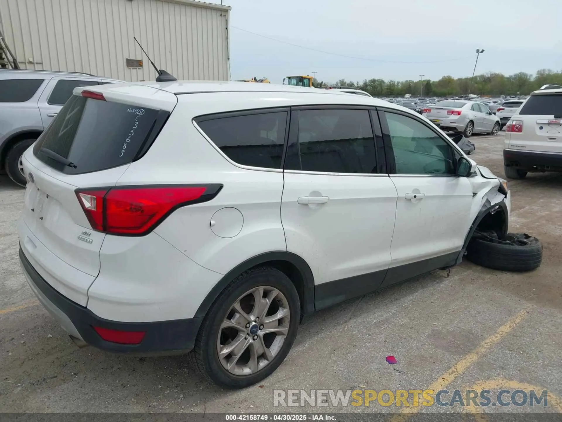 4 Photograph of a damaged car 1FMCU0GD8KUC35683 FORD ESCAPE 2019
