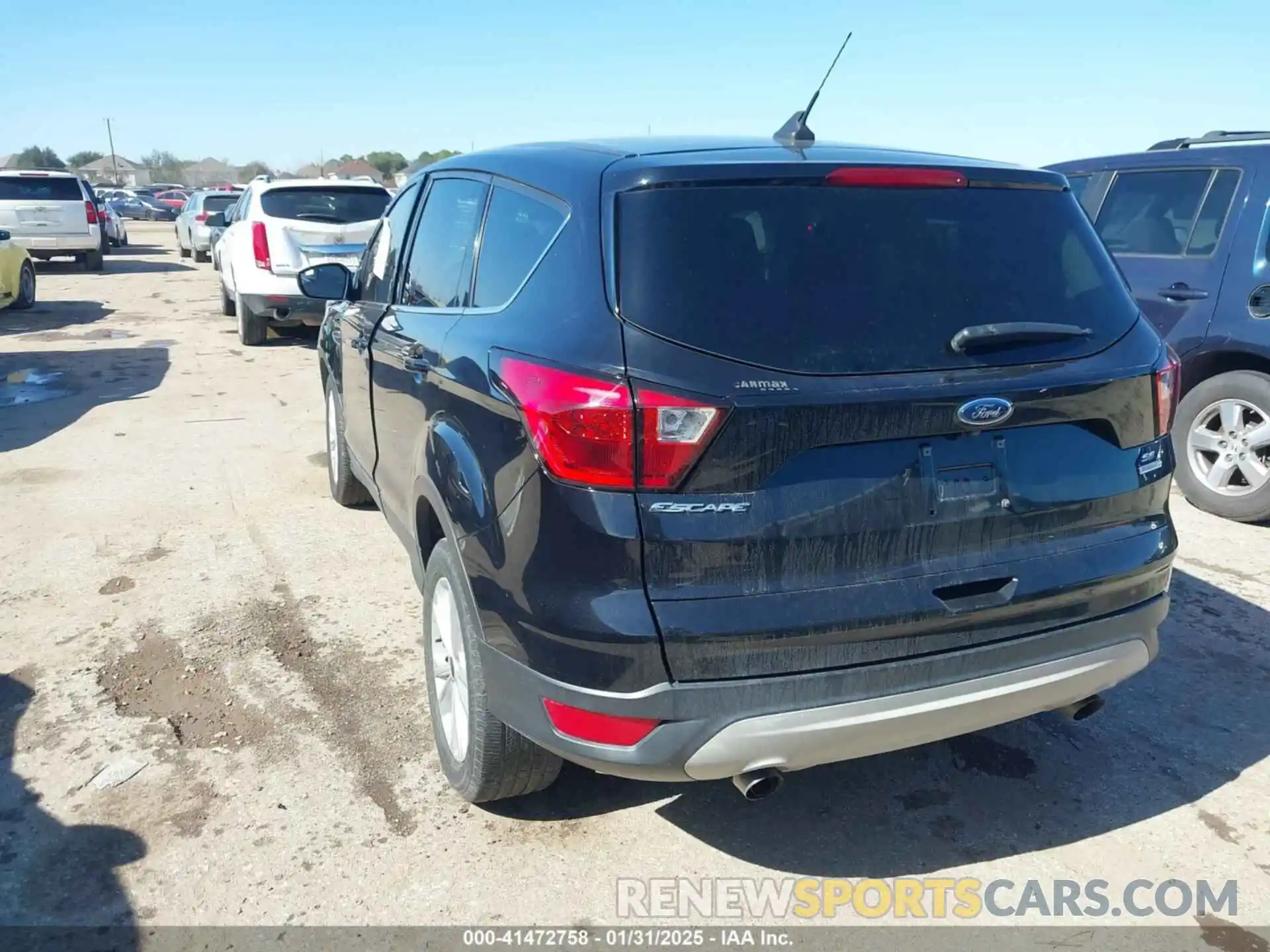 3 Photograph of a damaged car 1FMCU0GD8KUC36574 FORD ESCAPE 2019