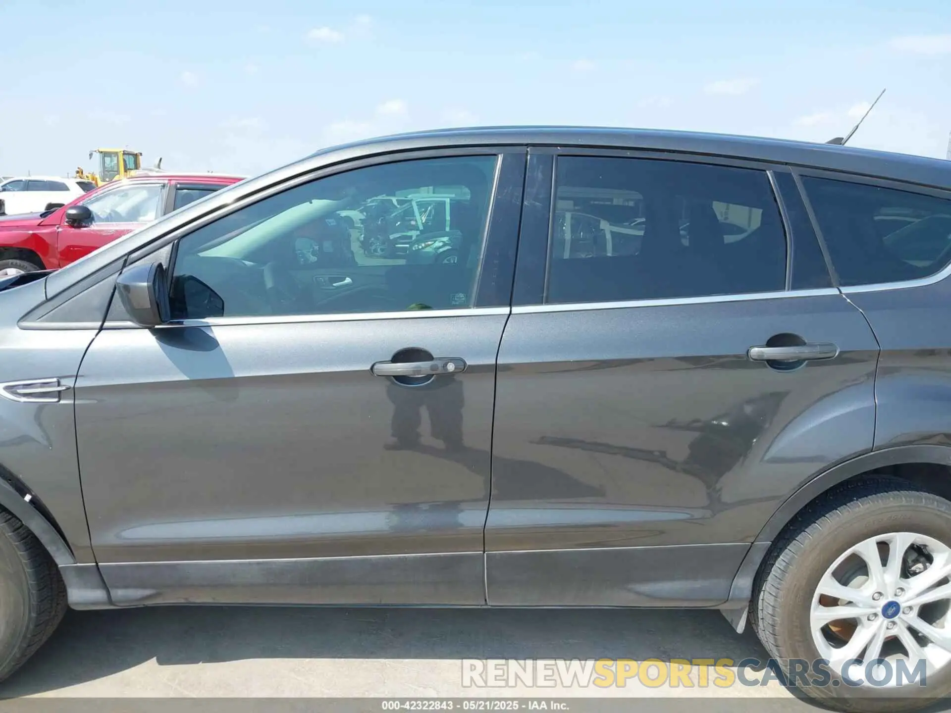 15 Photograph of a damaged car 1FMCU0GD8KUC52290 FORD ESCAPE 2019