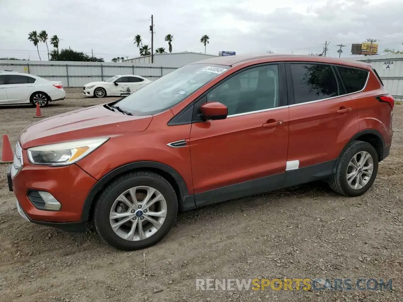 1 Photograph of a damaged car 1FMCU0GD9KUA04825 FORD ESCAPE 2019