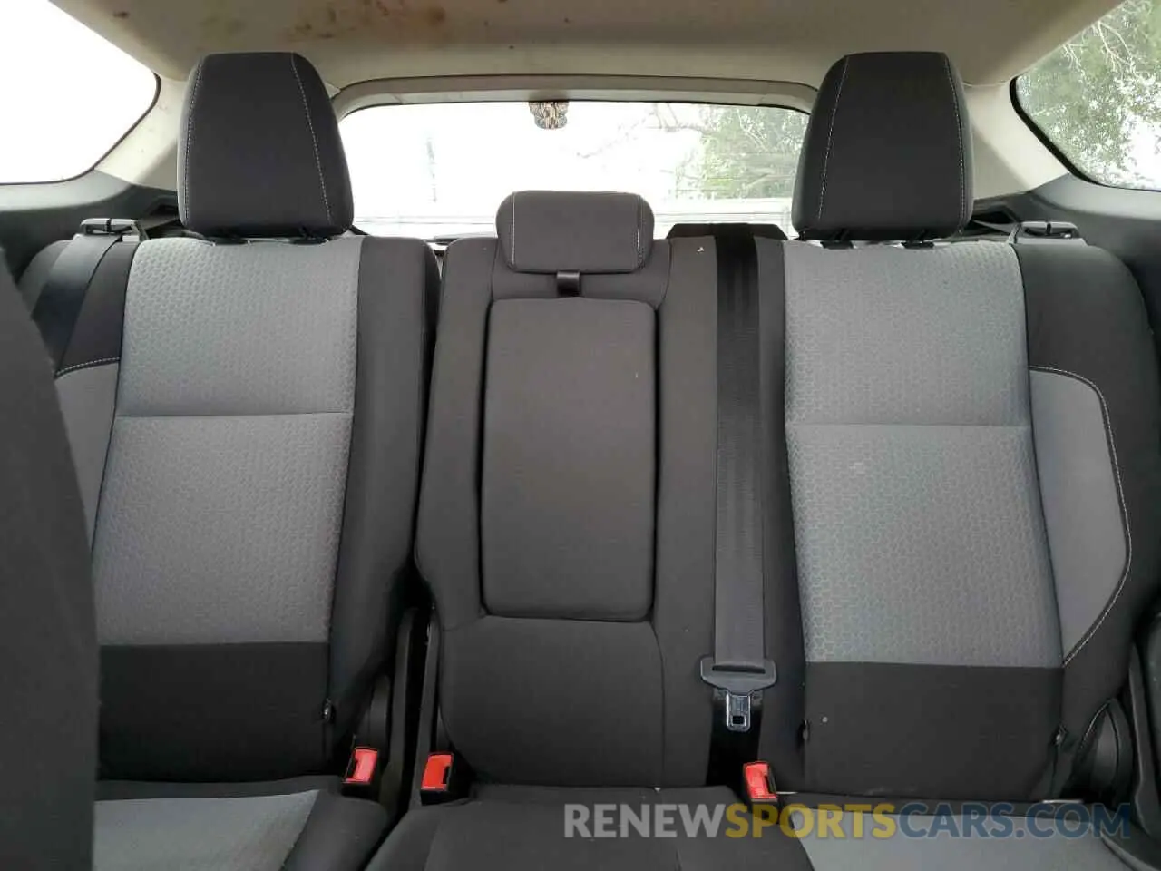 10 Photograph of a damaged car 1FMCU0GD9KUA04825 FORD ESCAPE 2019