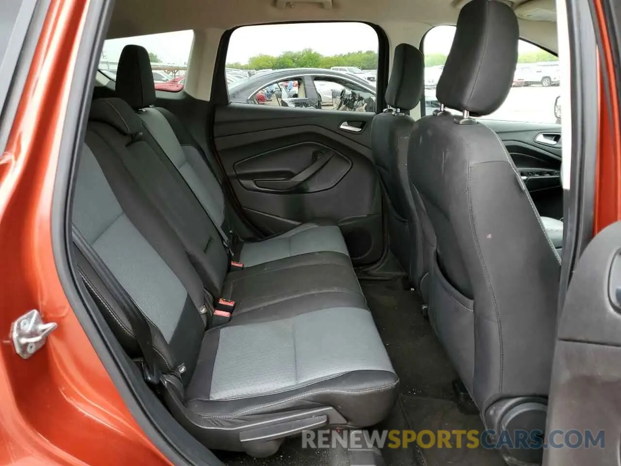 11 Photograph of a damaged car 1FMCU0GD9KUA04825 FORD ESCAPE 2019