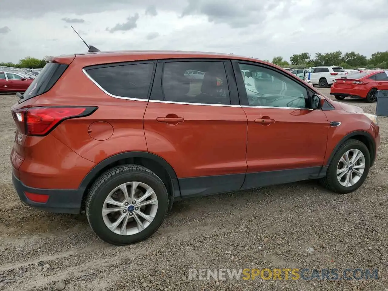 3 Photograph of a damaged car 1FMCU0GD9KUA04825 FORD ESCAPE 2019