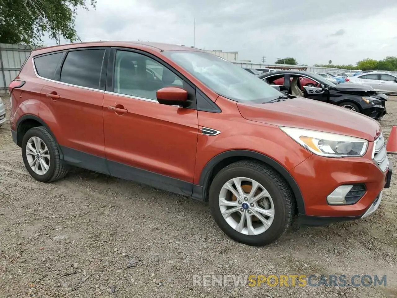 4 Photograph of a damaged car 1FMCU0GD9KUA04825 FORD ESCAPE 2019