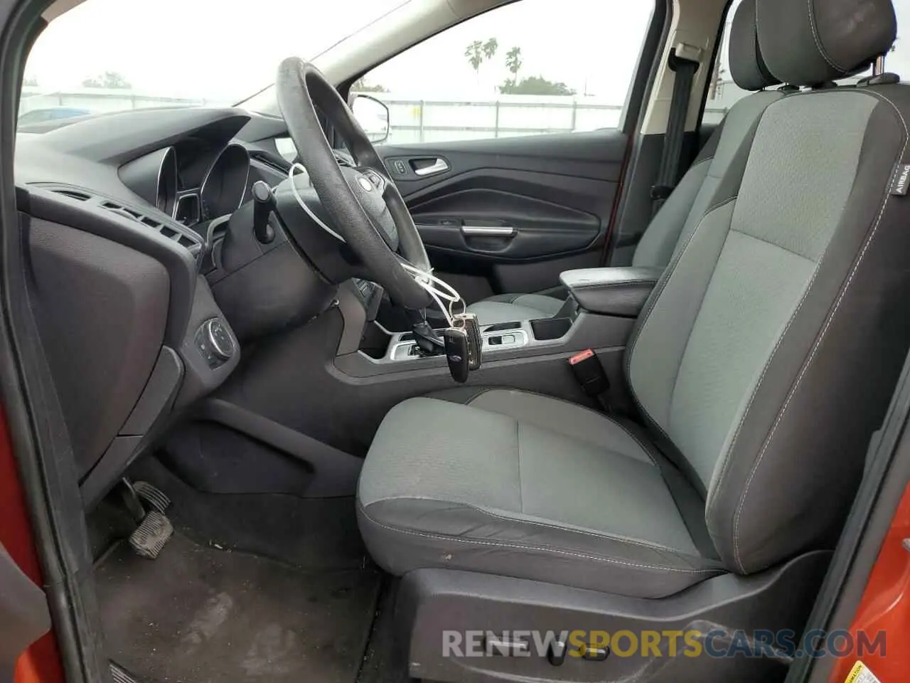 7 Photograph of a damaged car 1FMCU0GD9KUA04825 FORD ESCAPE 2019