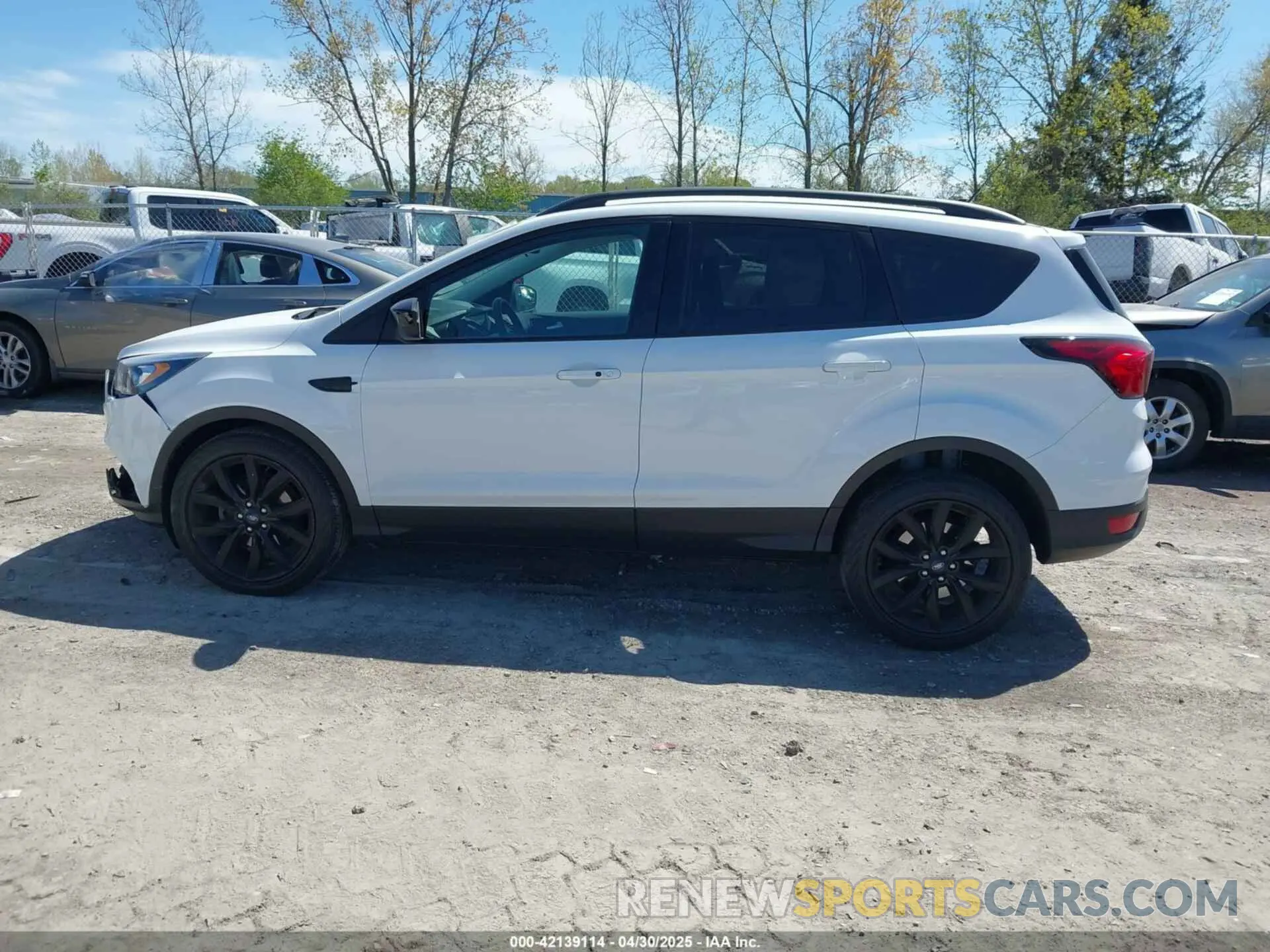 14 Photograph of a damaged car 1FMCU0GD9KUA16487 FORD ESCAPE 2019