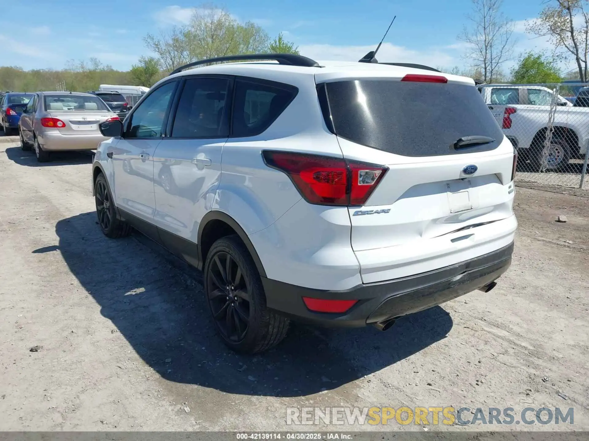3 Photograph of a damaged car 1FMCU0GD9KUA16487 FORD ESCAPE 2019