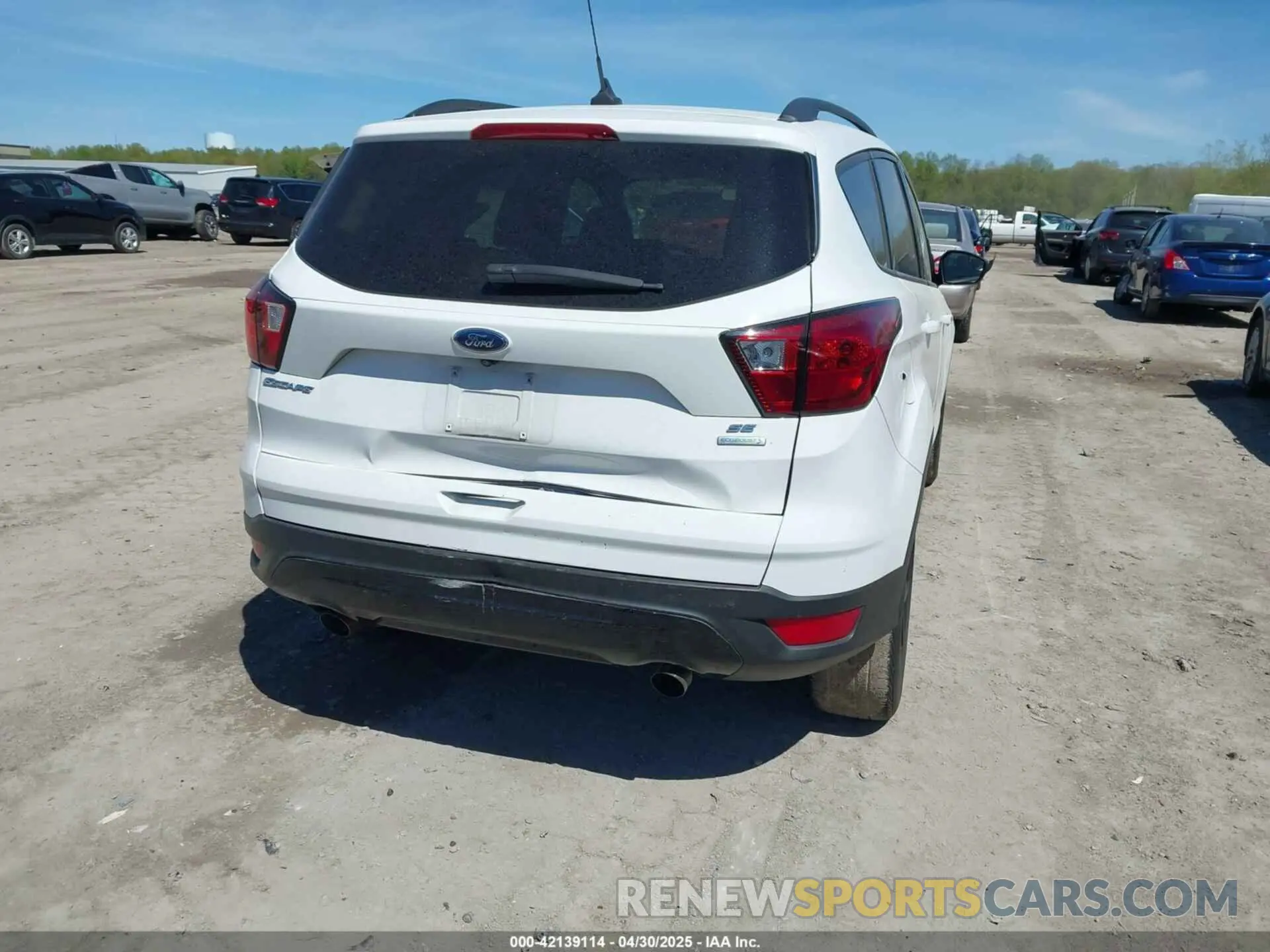 4 Photograph of a damaged car 1FMCU0GD9KUA16487 FORD ESCAPE 2019