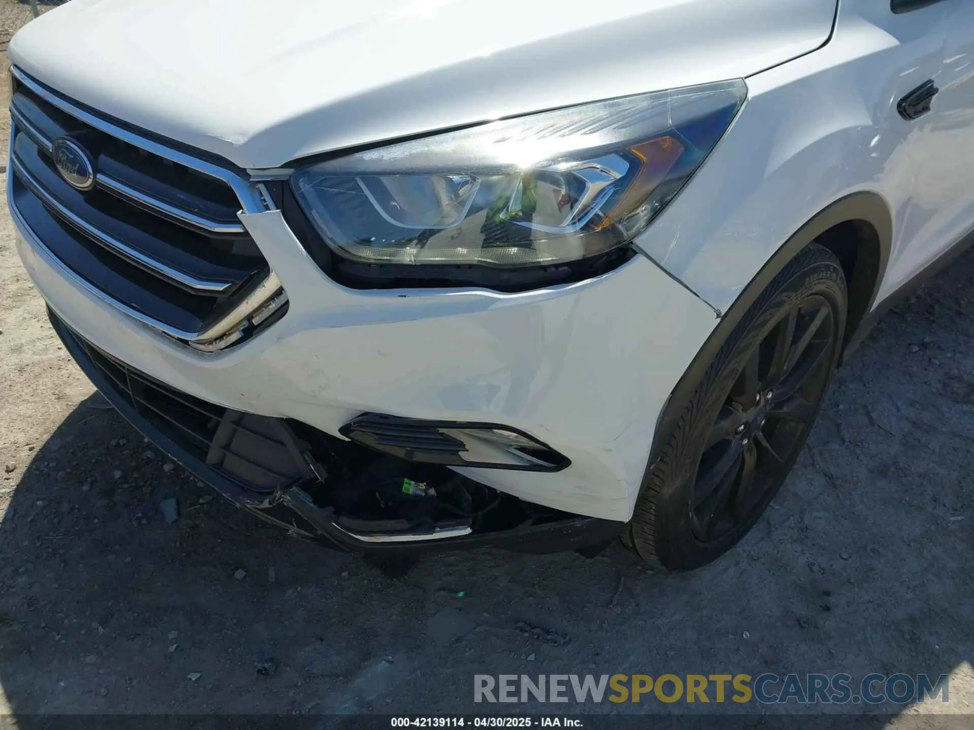 6 Photograph of a damaged car 1FMCU0GD9KUA16487 FORD ESCAPE 2019