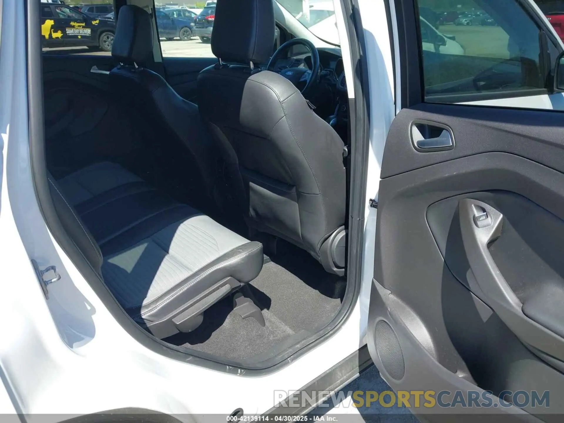 8 Photograph of a damaged car 1FMCU0GD9KUA16487 FORD ESCAPE 2019