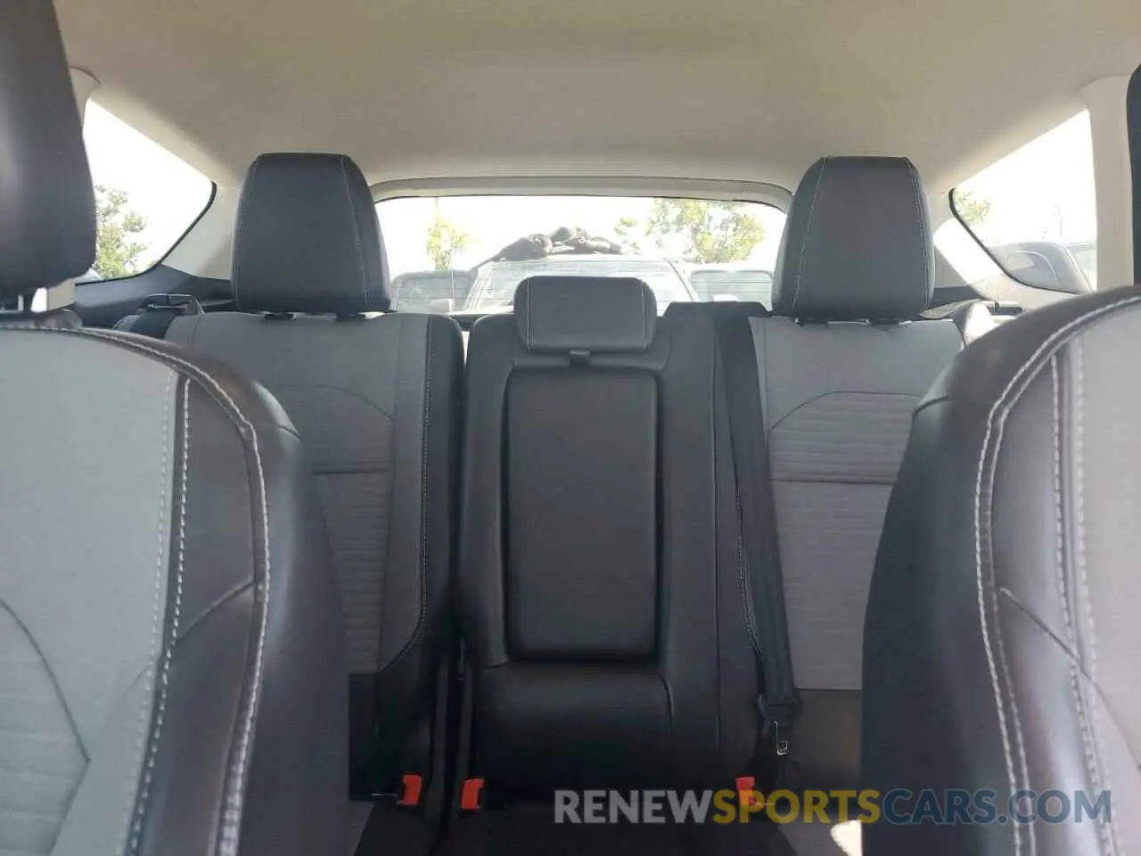 10 Photograph of a damaged car 1FMCU0GD9KUA30082 FORD ESCAPE 2019