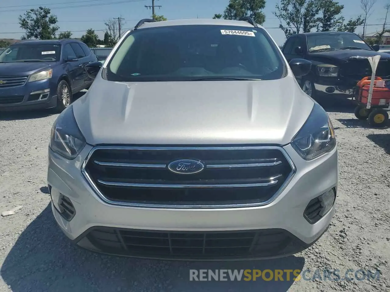 5 Photograph of a damaged car 1FMCU0GD9KUA30082 FORD ESCAPE 2019