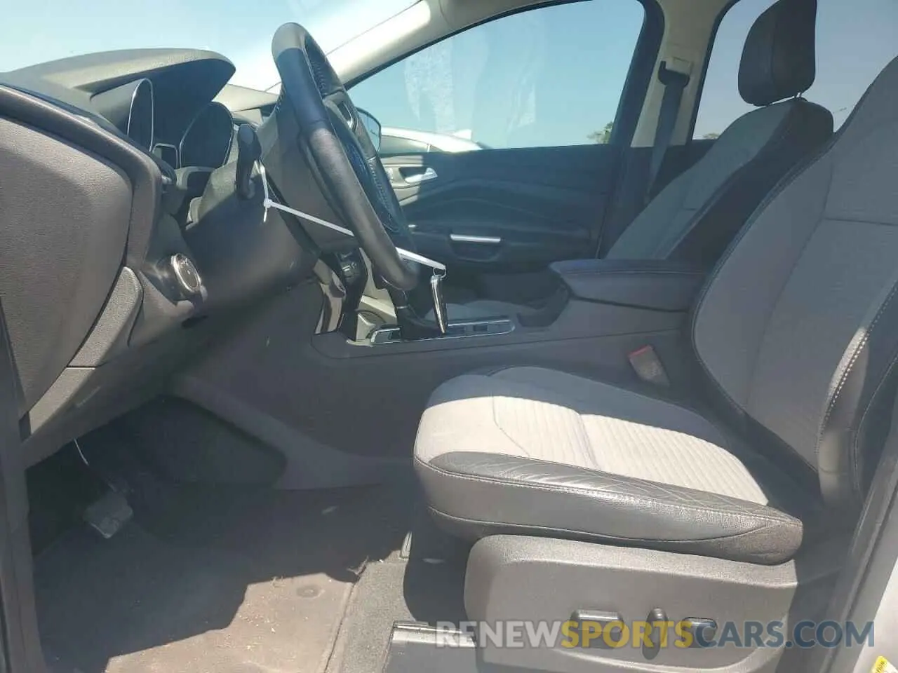 7 Photograph of a damaged car 1FMCU0GD9KUA30082 FORD ESCAPE 2019