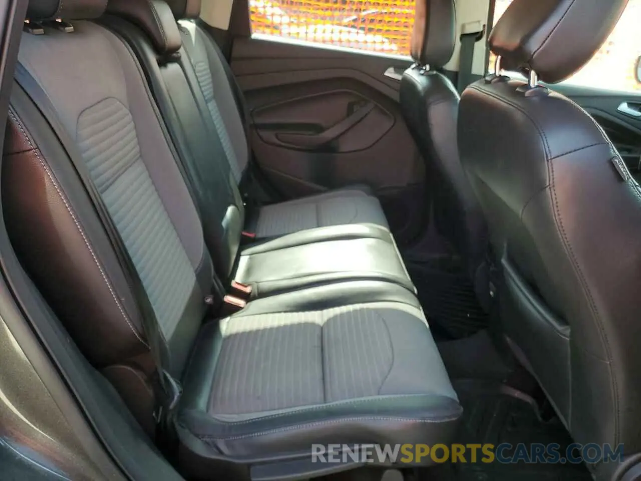 11 Photograph of a damaged car 1FMCU0GD9KUA52728 FORD ESCAPE 2019