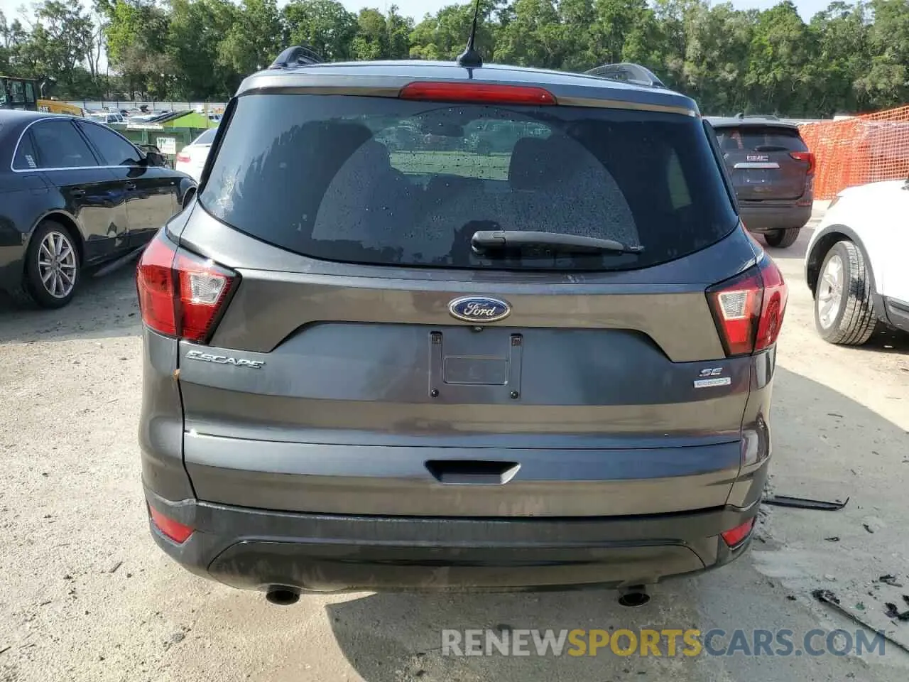 6 Photograph of a damaged car 1FMCU0GD9KUA52728 FORD ESCAPE 2019