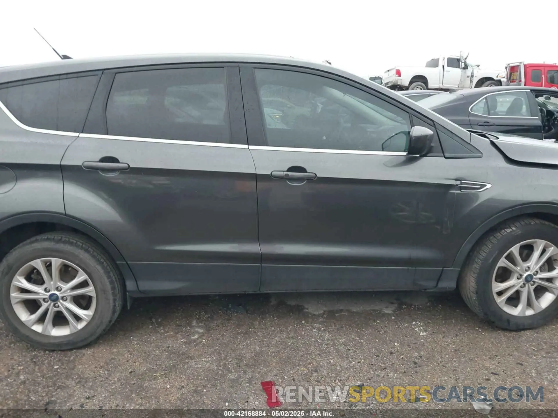 13 Photograph of a damaged car 1FMCU0GD9KUA64443 FORD ESCAPE 2019