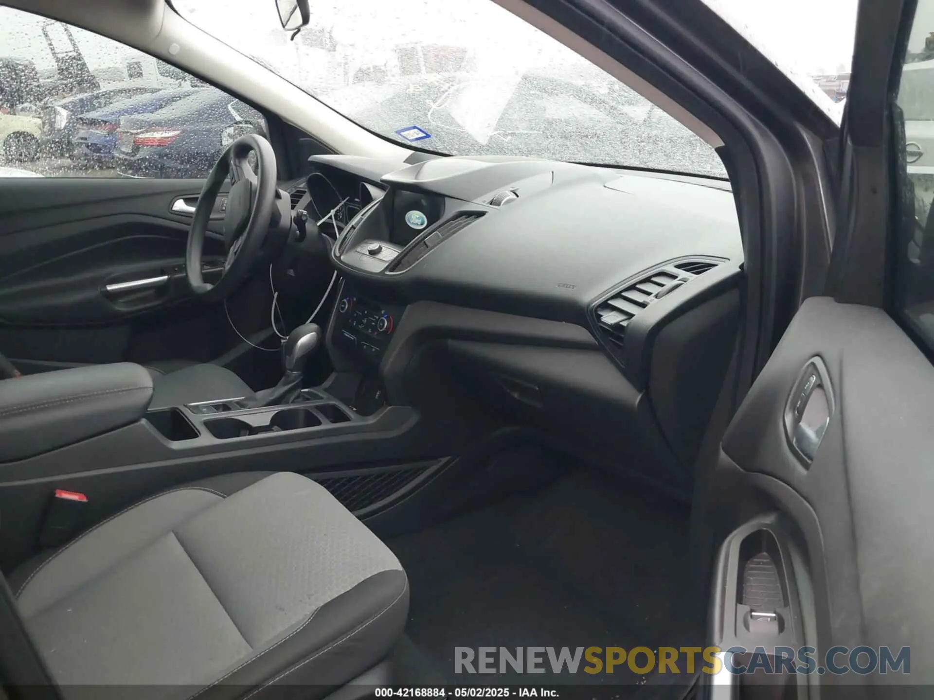5 Photograph of a damaged car 1FMCU0GD9KUA64443 FORD ESCAPE 2019