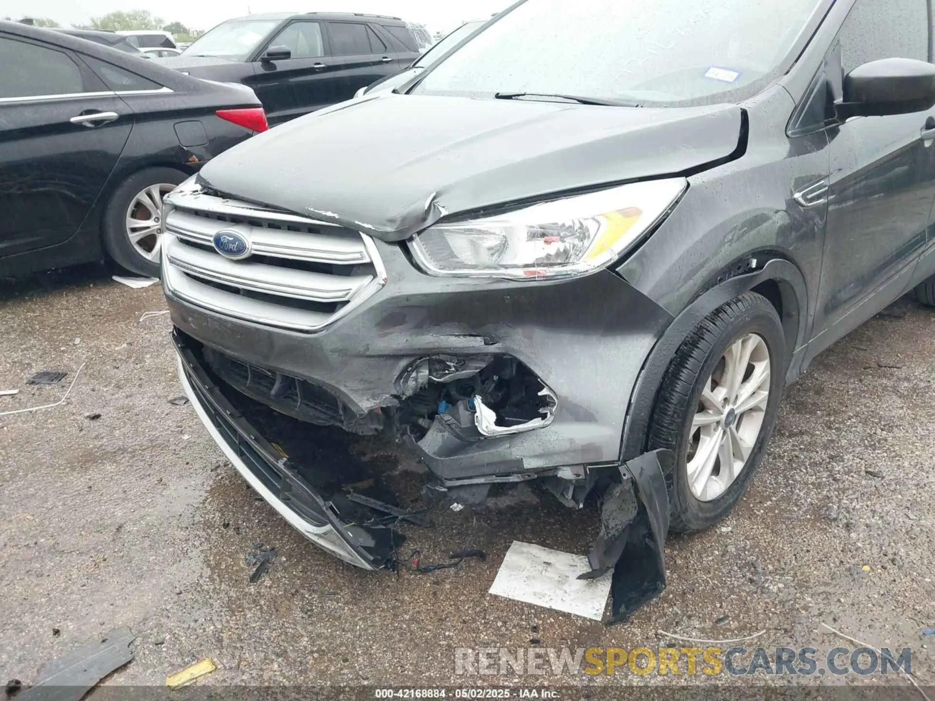 6 Photograph of a damaged car 1FMCU0GD9KUA64443 FORD ESCAPE 2019