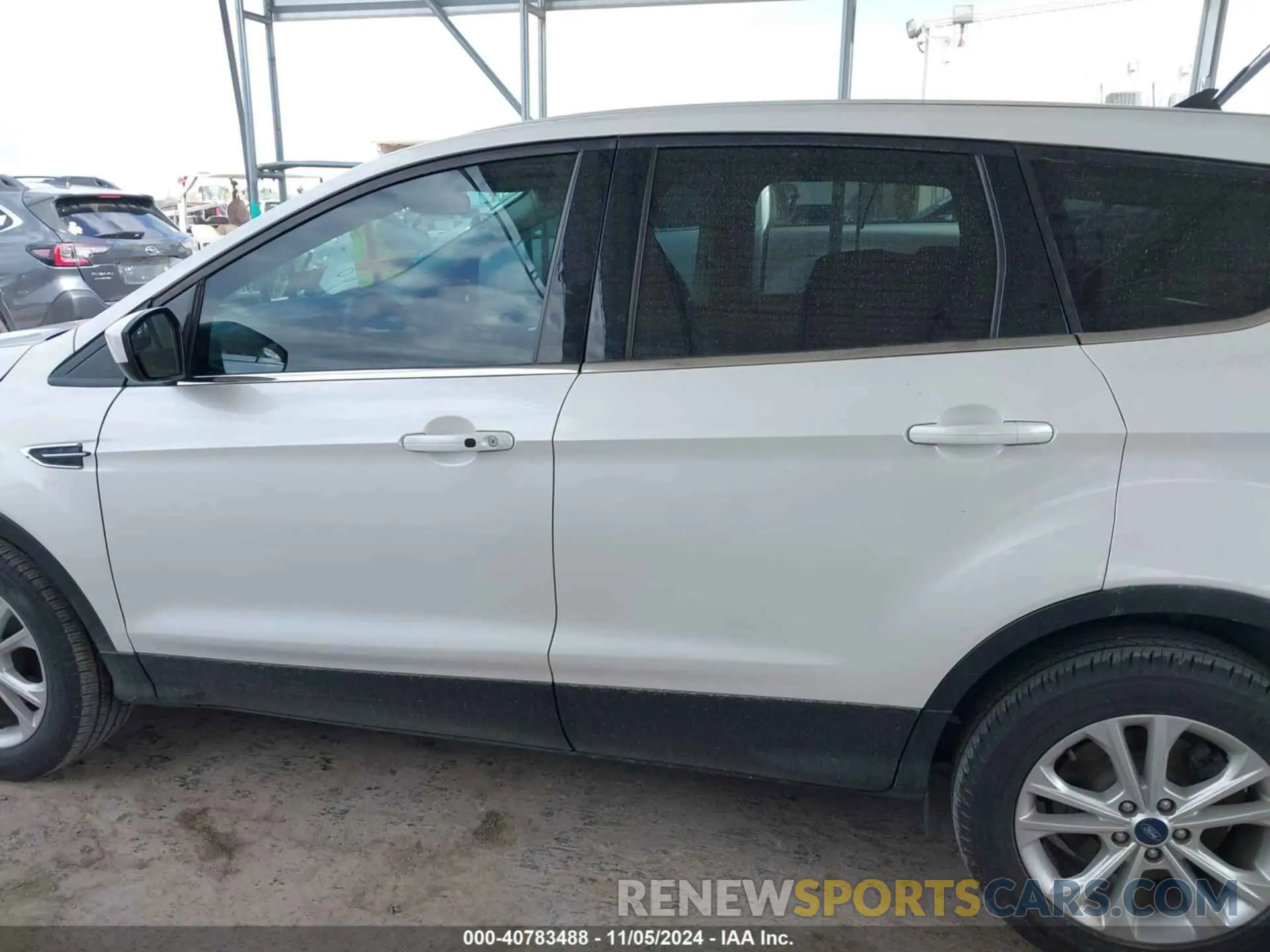 15 Photograph of a damaged car 1FMCU0GD9KUB00180 FORD ESCAPE 2019