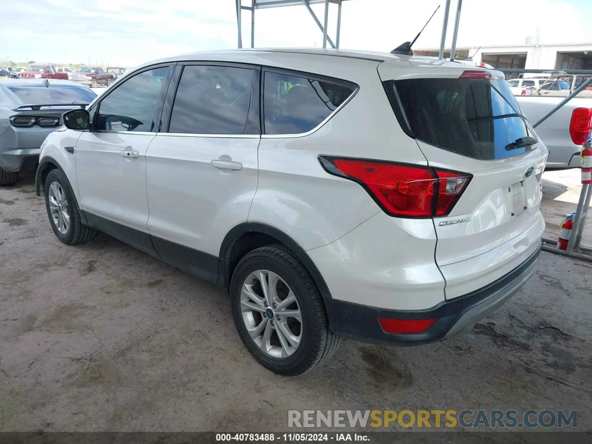 3 Photograph of a damaged car 1FMCU0GD9KUB00180 FORD ESCAPE 2019