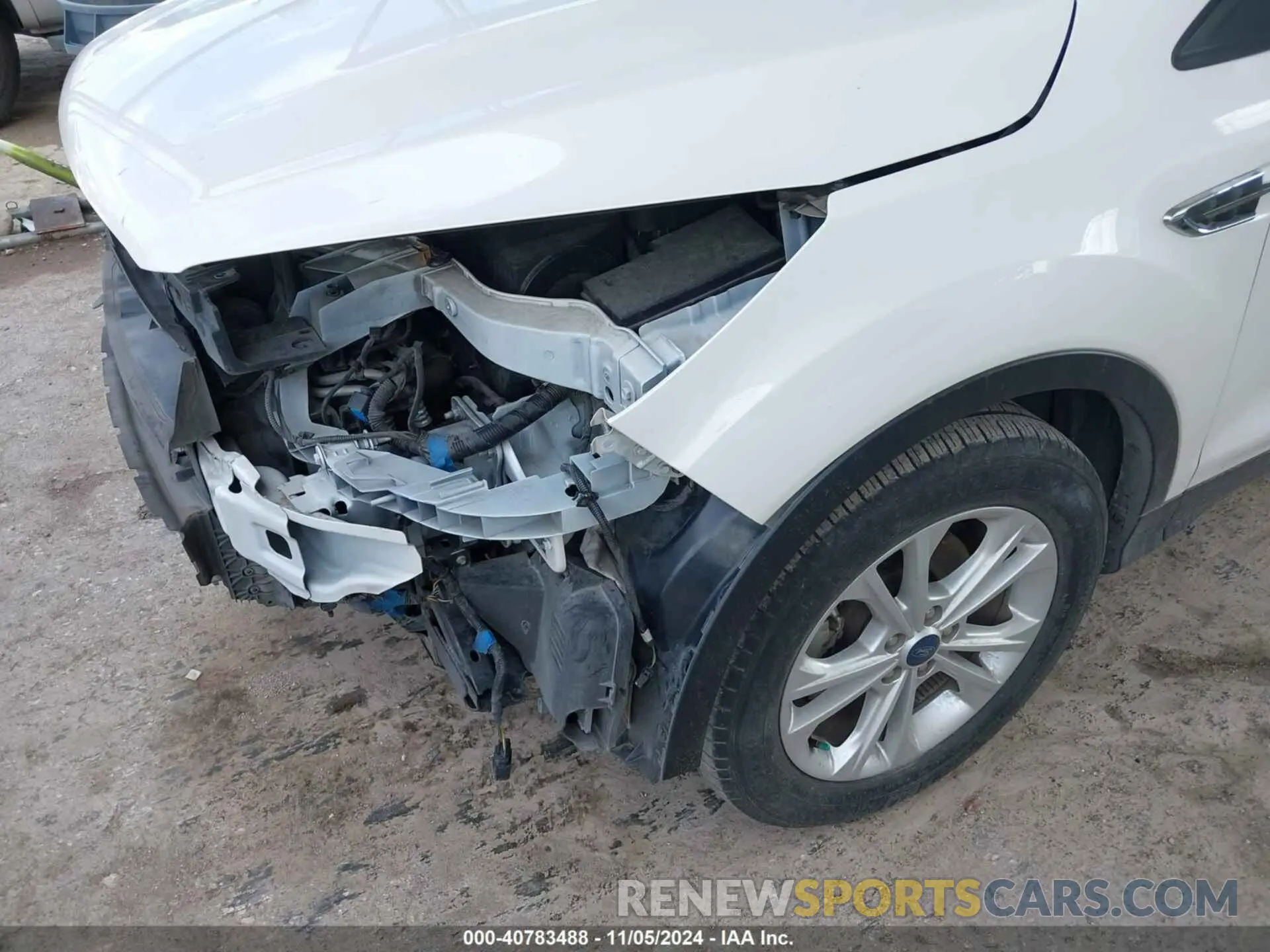 6 Photograph of a damaged car 1FMCU0GD9KUB00180 FORD ESCAPE 2019