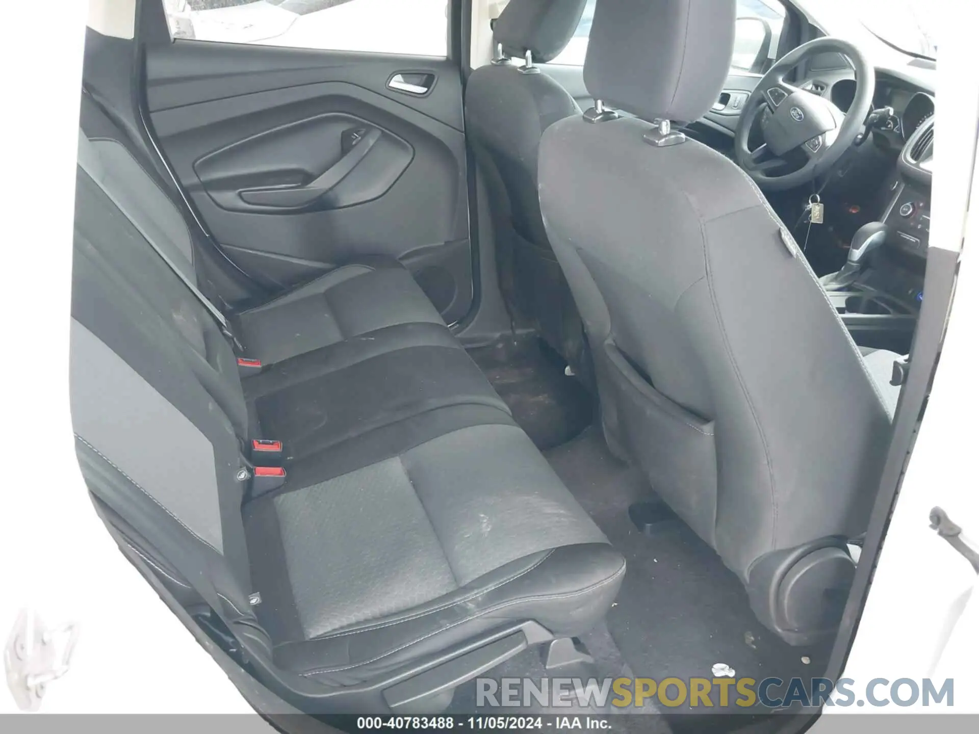 8 Photograph of a damaged car 1FMCU0GD9KUB00180 FORD ESCAPE 2019