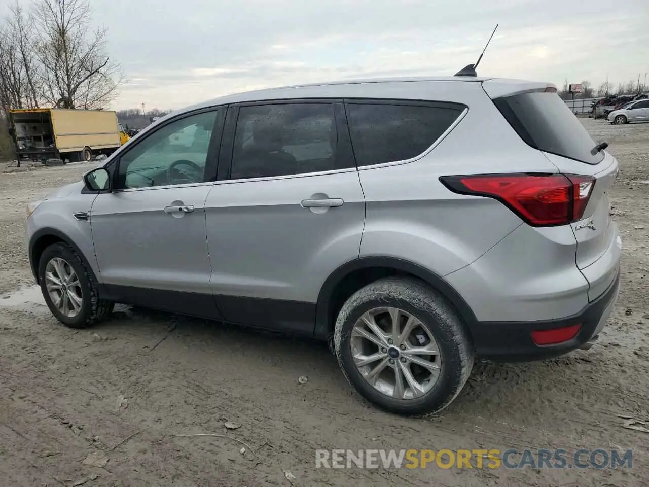 2 Photograph of a damaged car 1FMCU0GD9KUB01989 FORD ESCAPE 2019