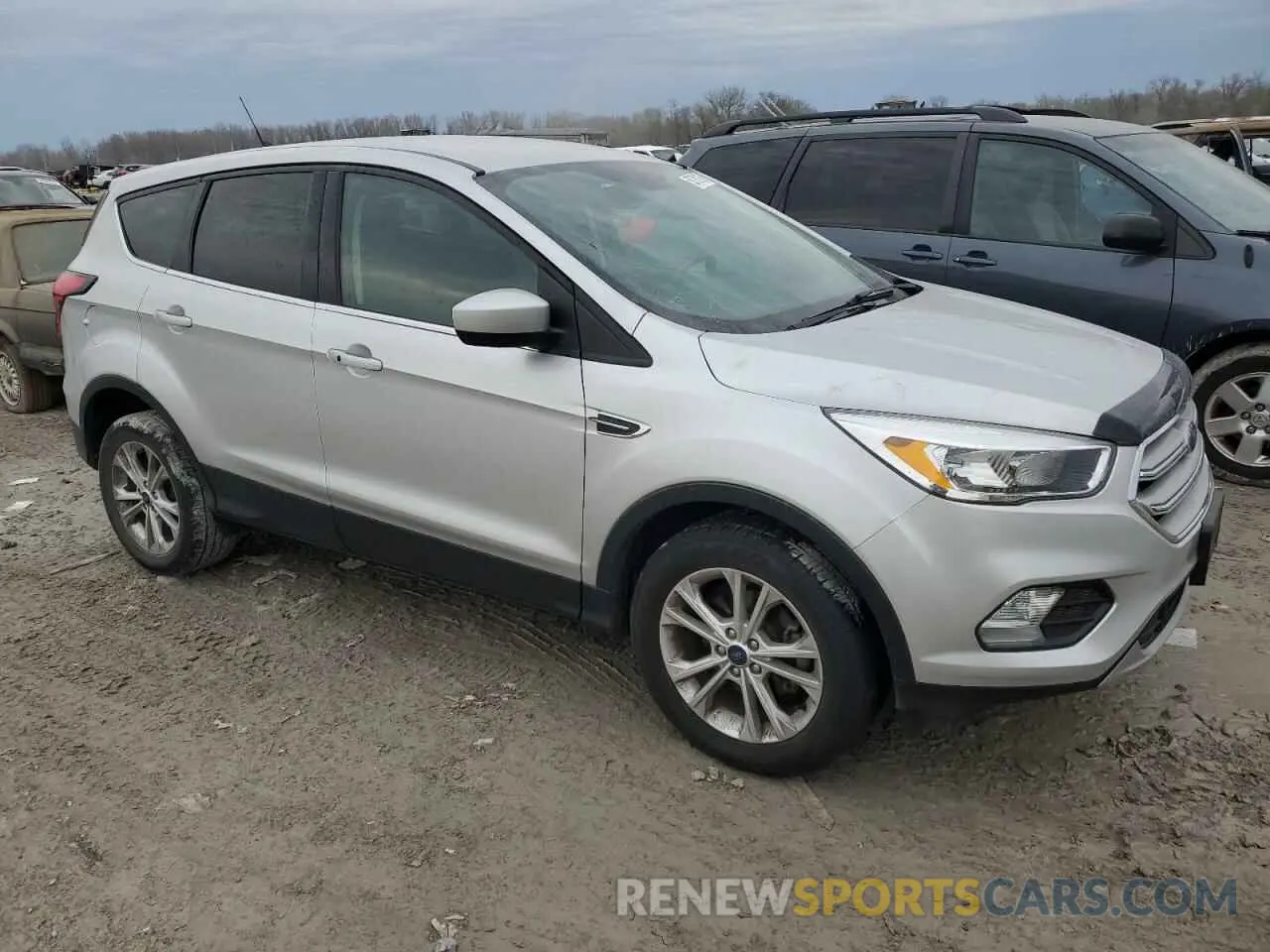 4 Photograph of a damaged car 1FMCU0GD9KUB01989 FORD ESCAPE 2019