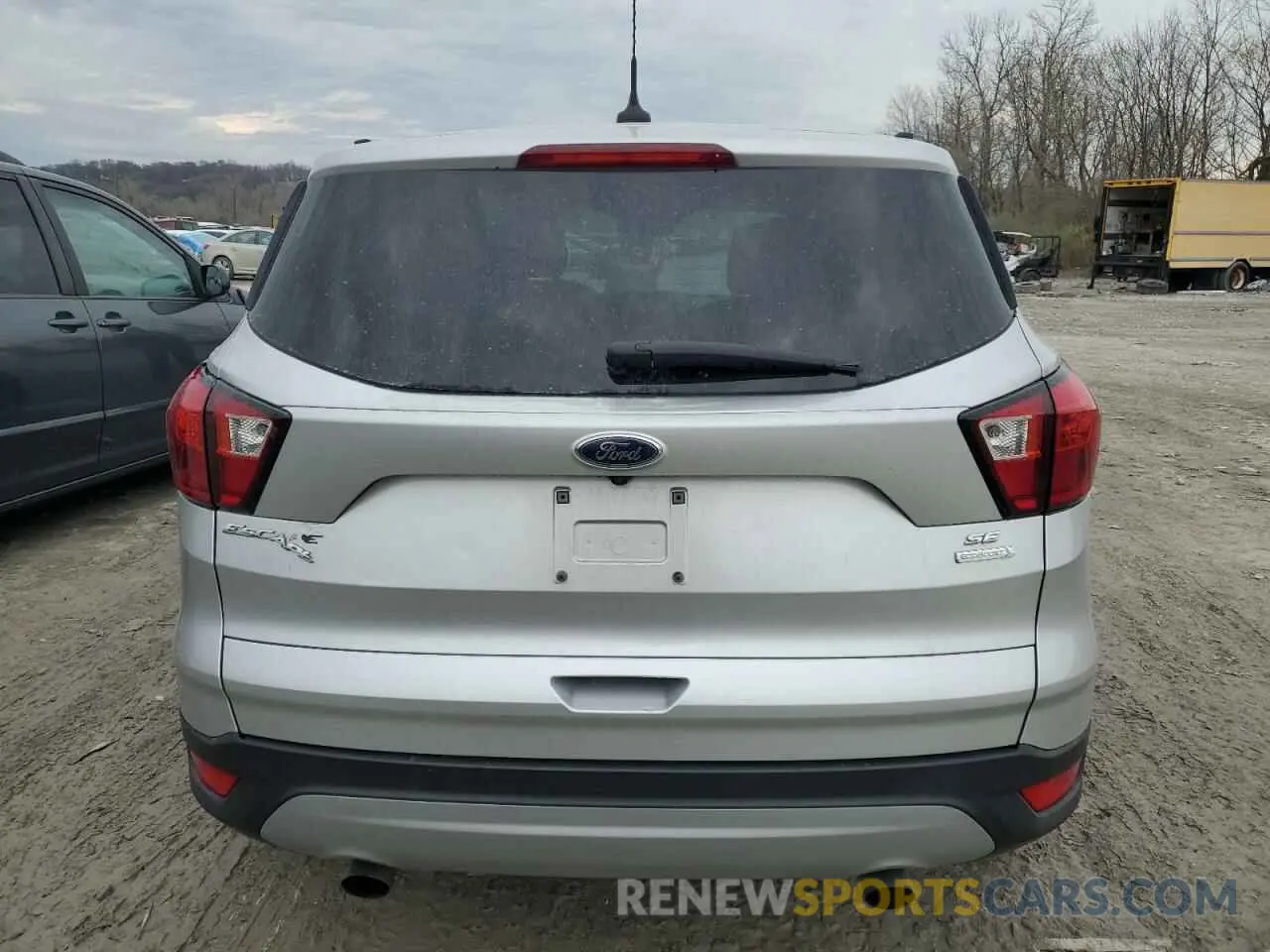 6 Photograph of a damaged car 1FMCU0GD9KUB01989 FORD ESCAPE 2019