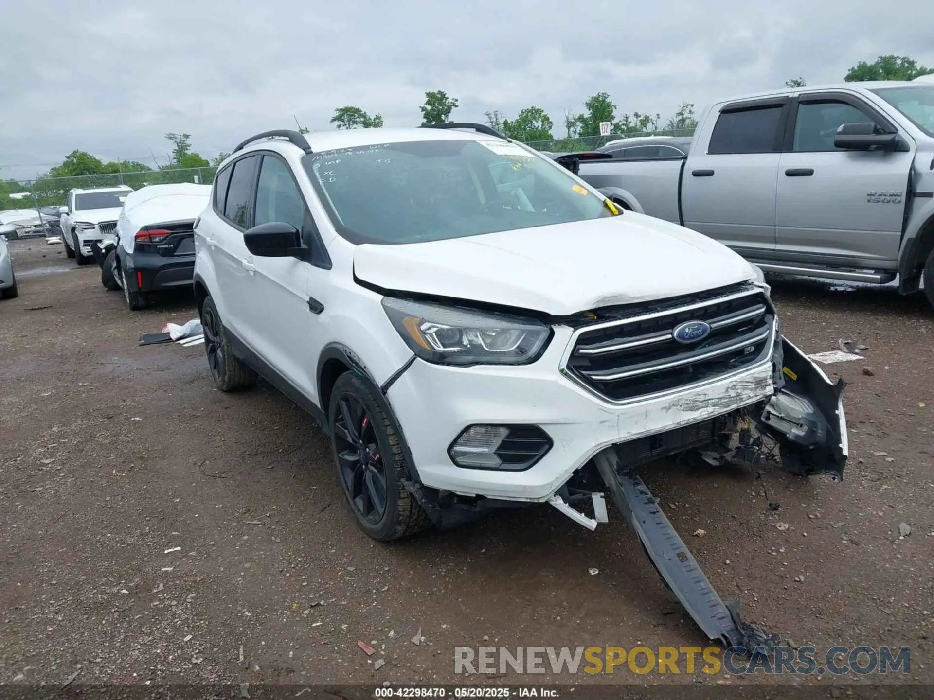 1 Photograph of a damaged car 1FMCU0GD9KUB14208 FORD ESCAPE 2019