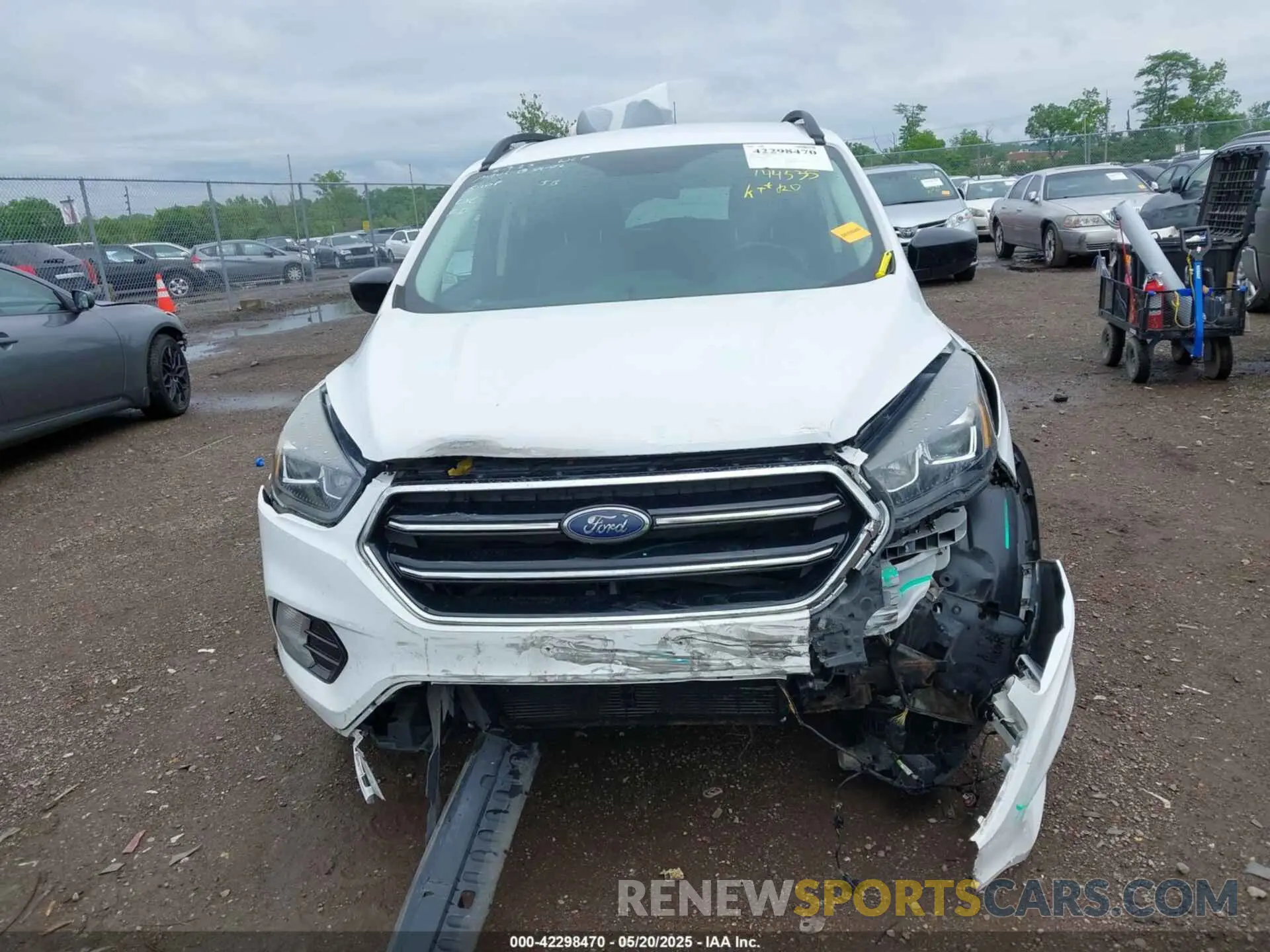 13 Photograph of a damaged car 1FMCU0GD9KUB14208 FORD ESCAPE 2019