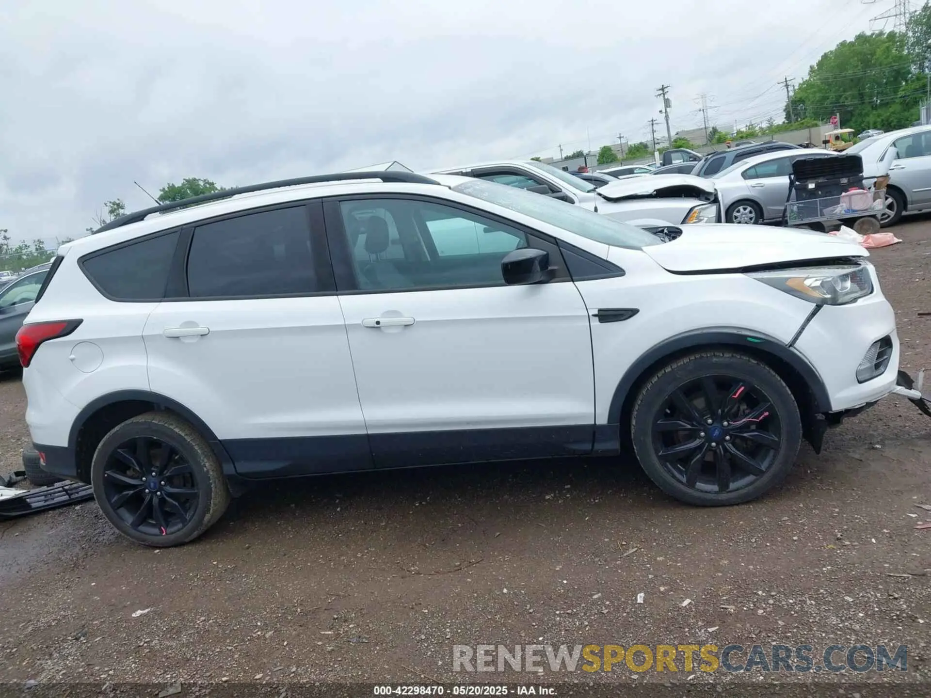 14 Photograph of a damaged car 1FMCU0GD9KUB14208 FORD ESCAPE 2019