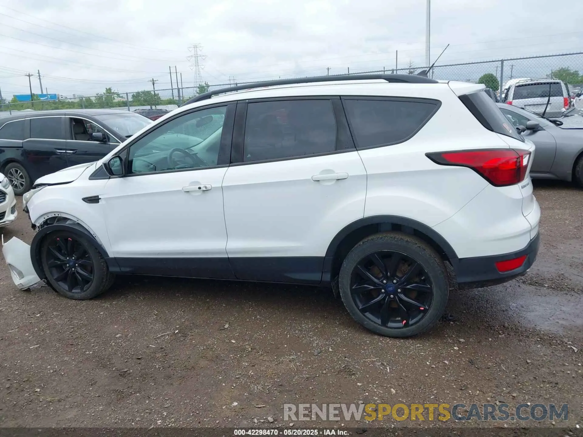 15 Photograph of a damaged car 1FMCU0GD9KUB14208 FORD ESCAPE 2019