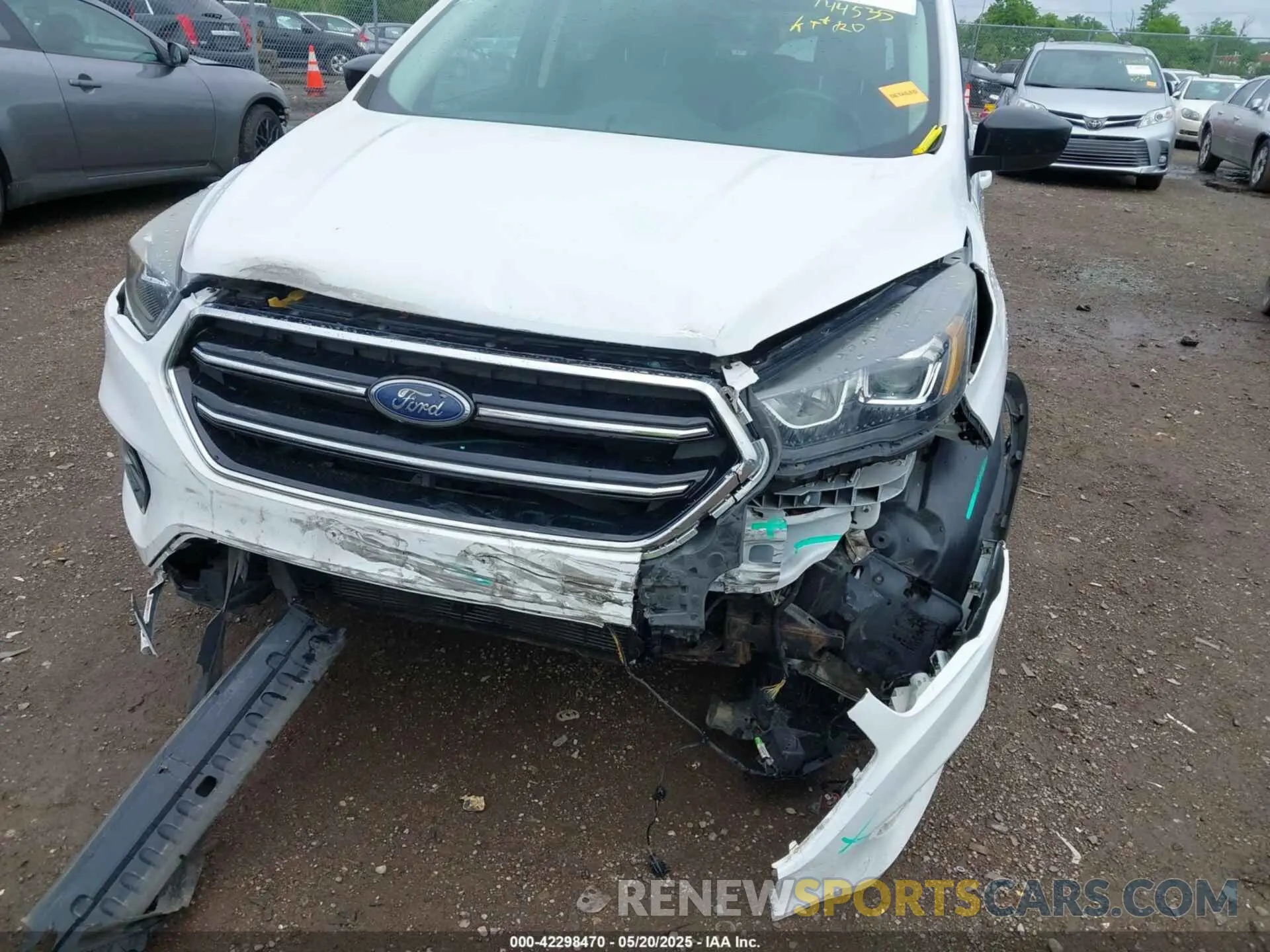 6 Photograph of a damaged car 1FMCU0GD9KUB14208 FORD ESCAPE 2019