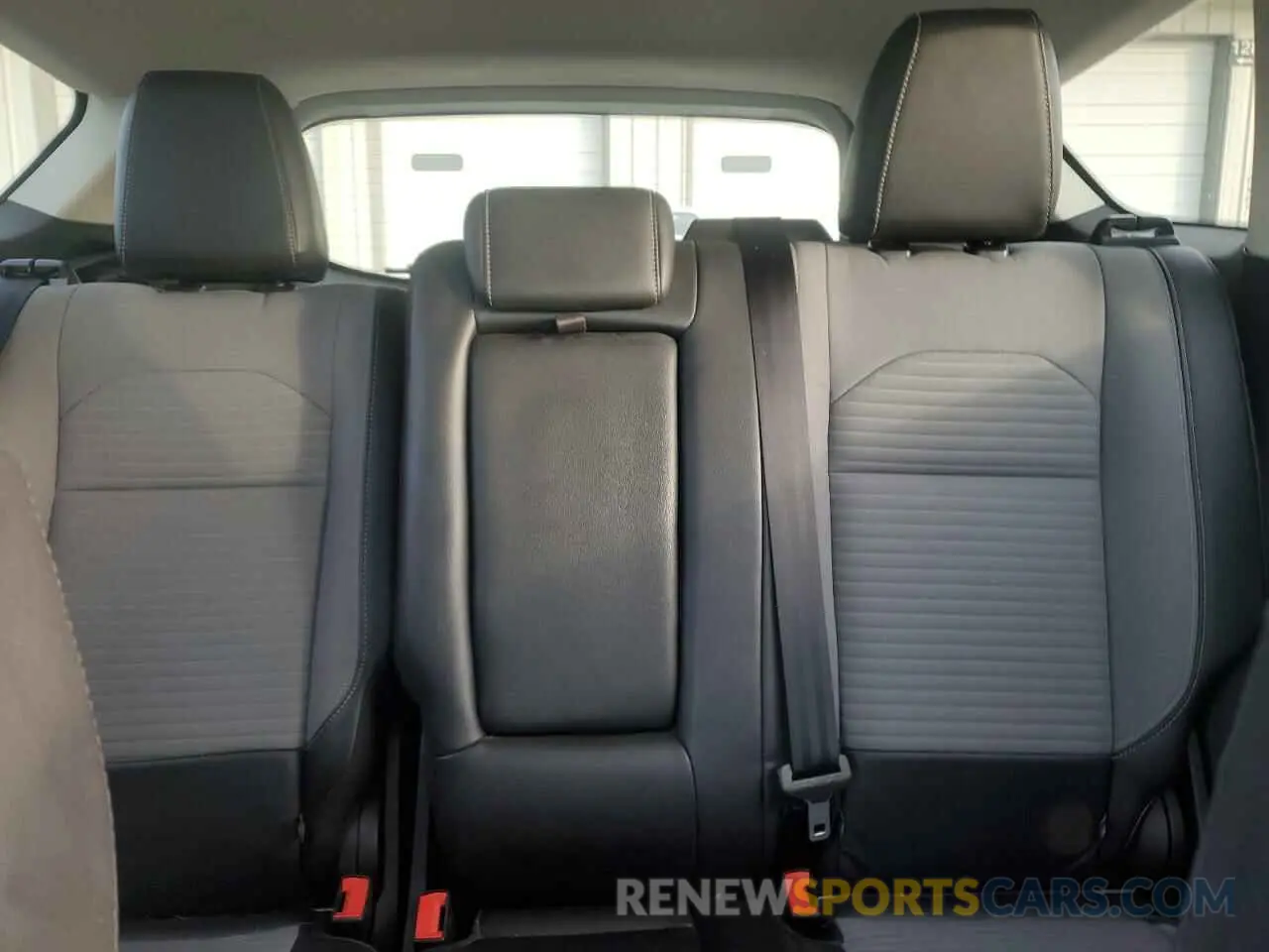 10 Photograph of a damaged car 1FMCU0GD9KUB29680 FORD ESCAPE 2019