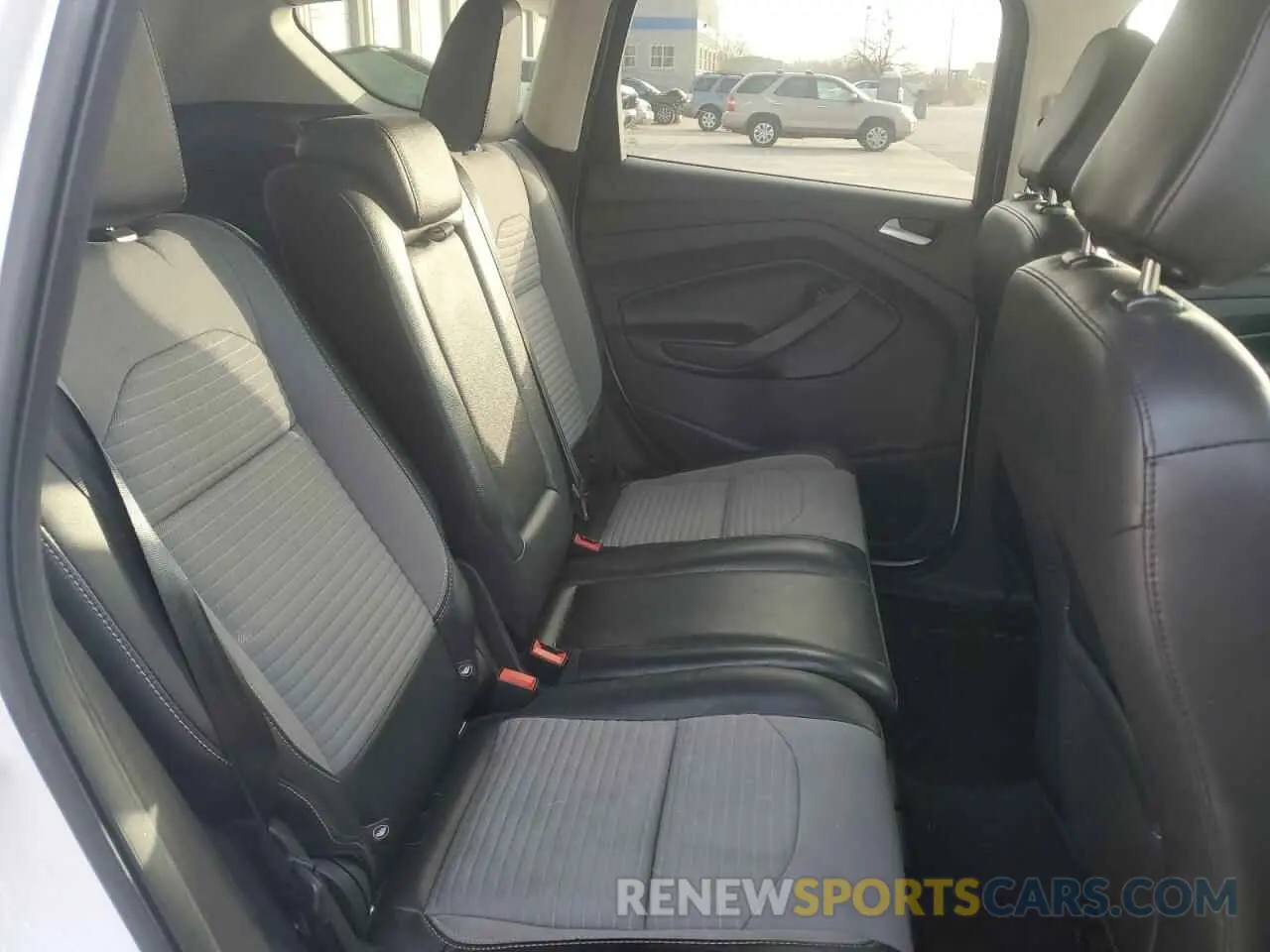 11 Photograph of a damaged car 1FMCU0GD9KUB29680 FORD ESCAPE 2019