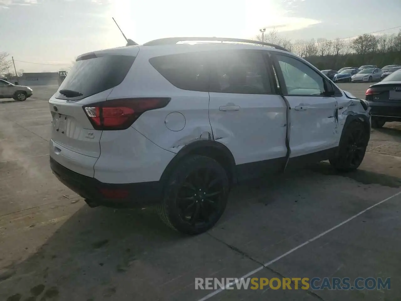 3 Photograph of a damaged car 1FMCU0GD9KUB29680 FORD ESCAPE 2019