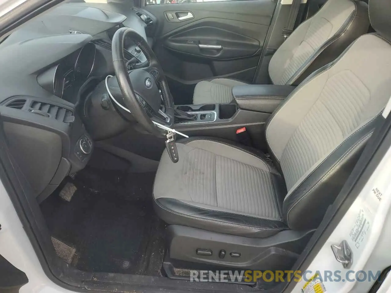 7 Photograph of a damaged car 1FMCU0GD9KUB29680 FORD ESCAPE 2019