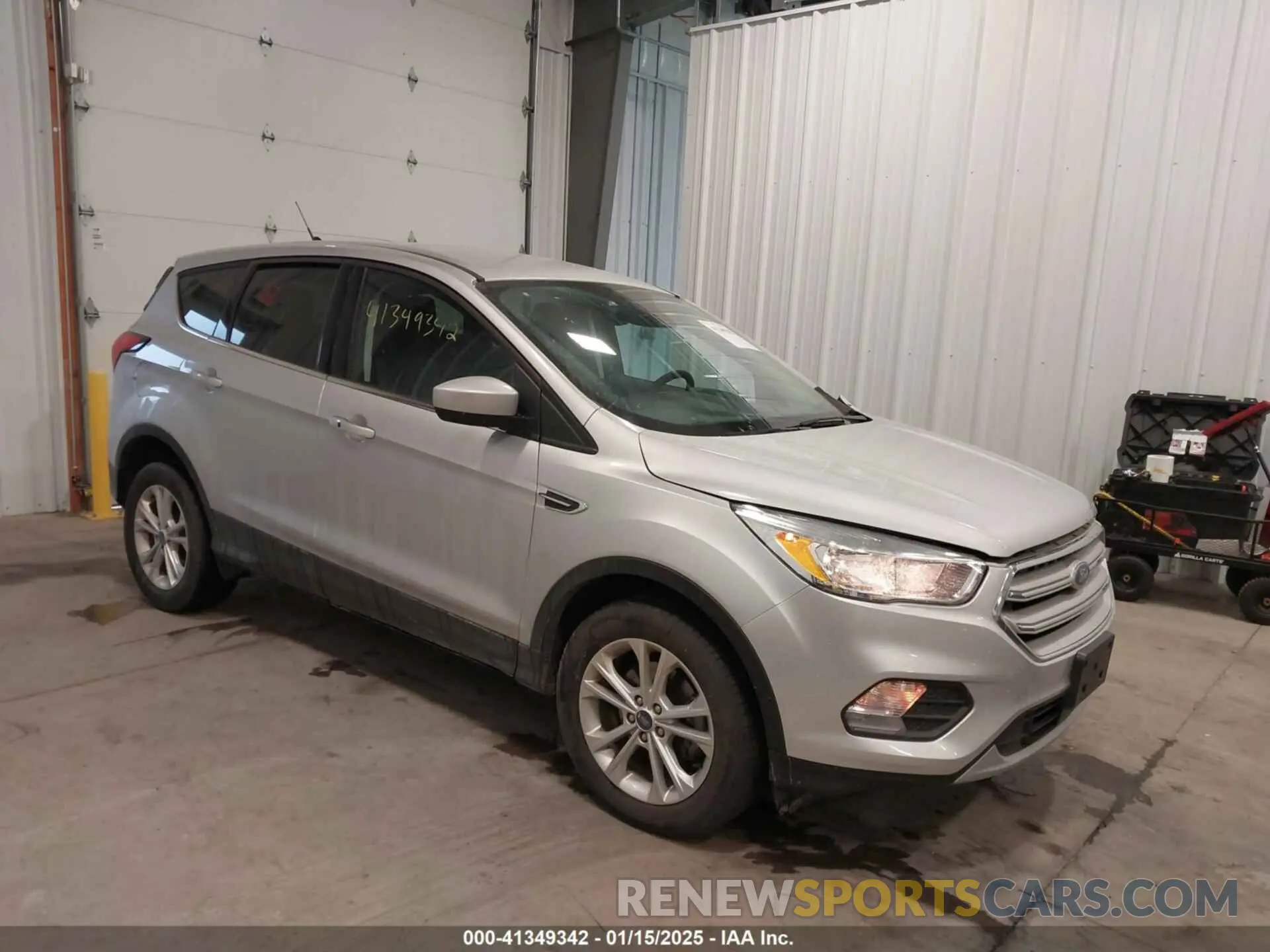 1 Photograph of a damaged car 1FMCU0GD9KUB61111 FORD ESCAPE 2019