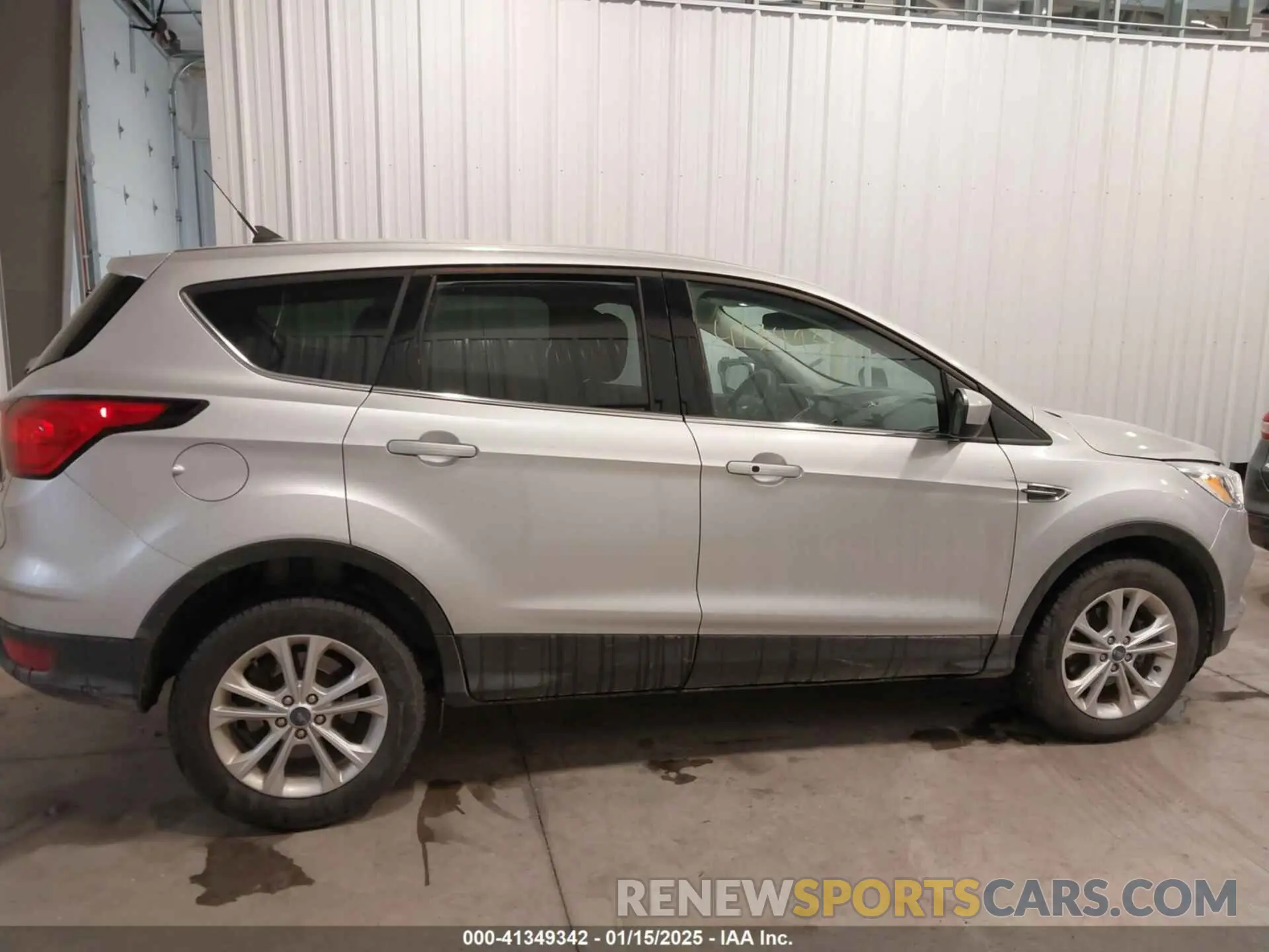 13 Photograph of a damaged car 1FMCU0GD9KUB61111 FORD ESCAPE 2019