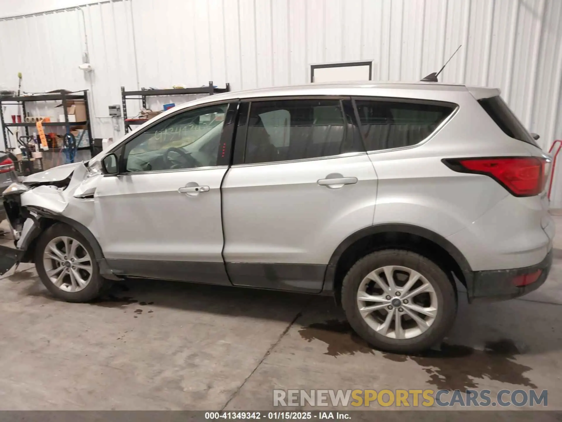 14 Photograph of a damaged car 1FMCU0GD9KUB61111 FORD ESCAPE 2019