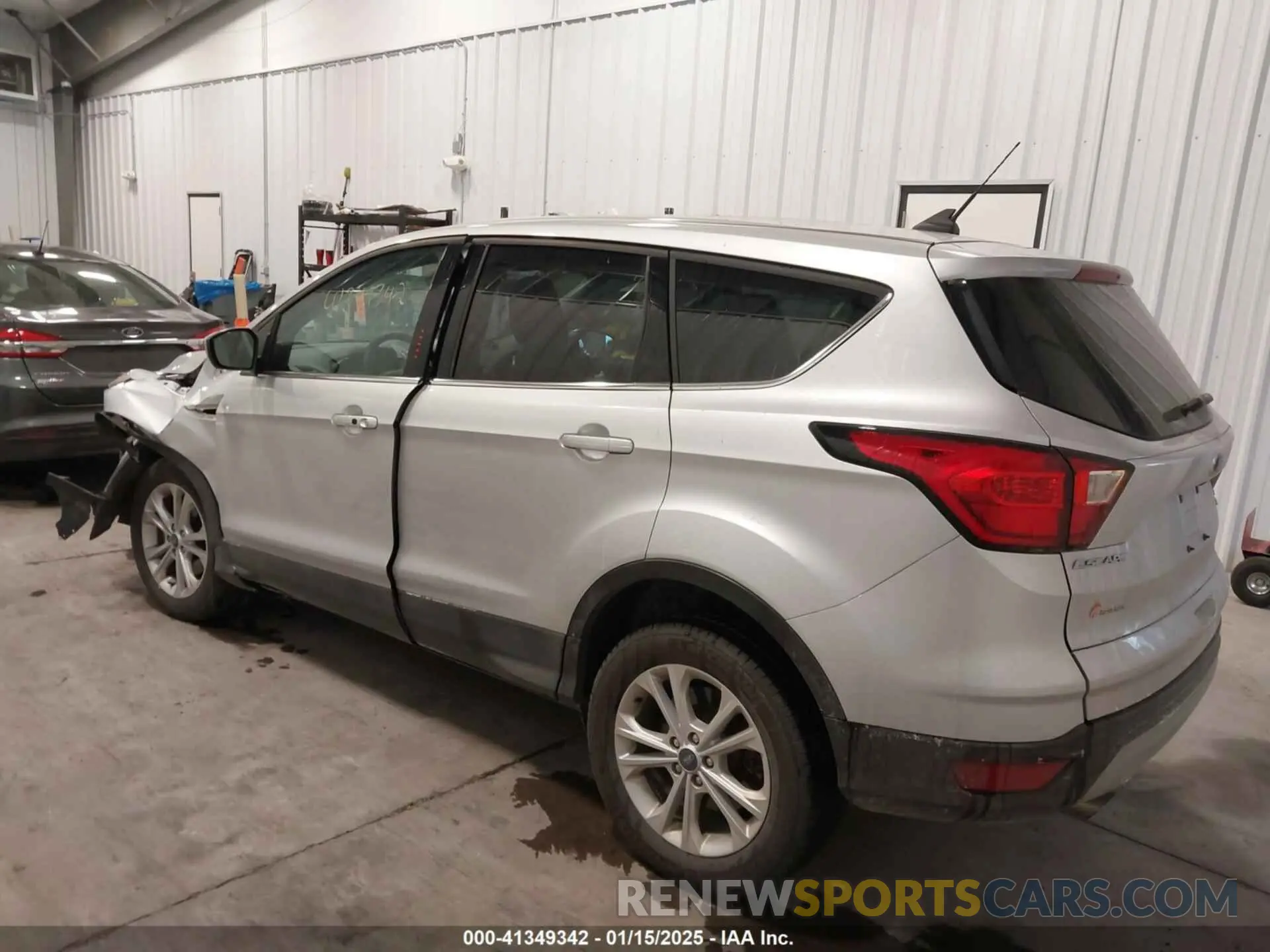 3 Photograph of a damaged car 1FMCU0GD9KUB61111 FORD ESCAPE 2019