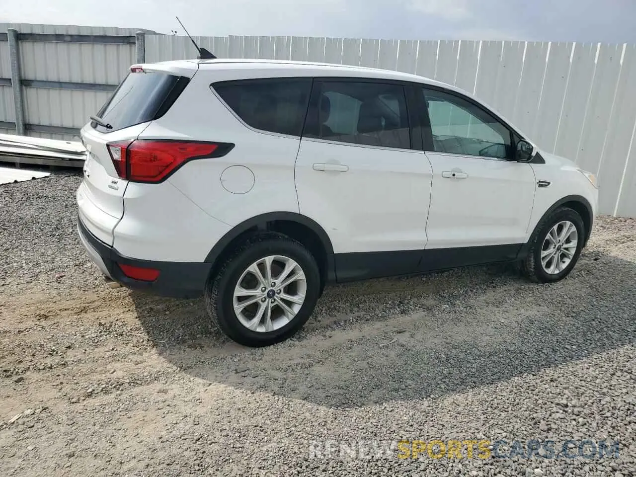 3 Photograph of a damaged car 1FMCU0GD9KUB81245 FORD ESCAPE 2019