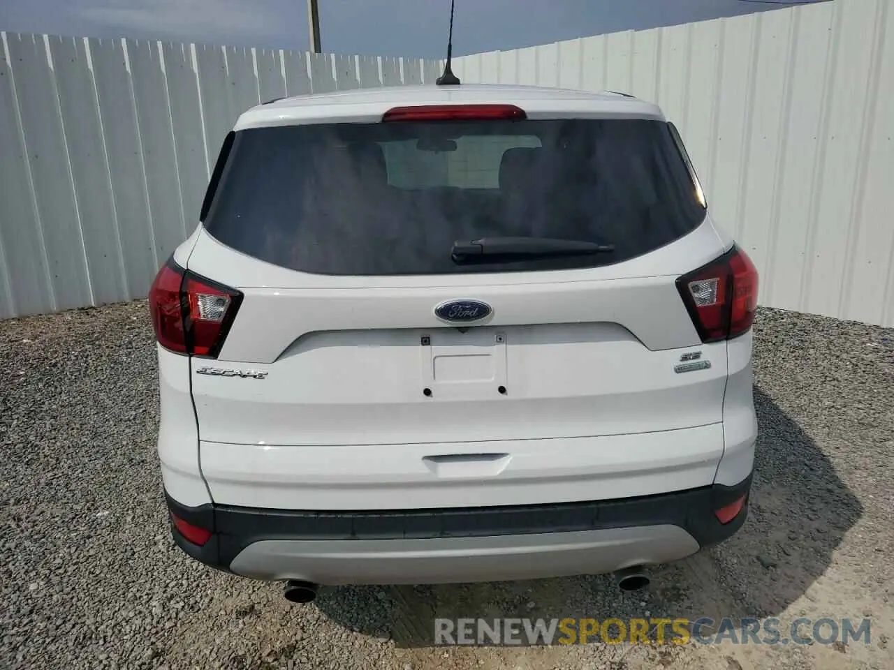 6 Photograph of a damaged car 1FMCU0GD9KUB81245 FORD ESCAPE 2019