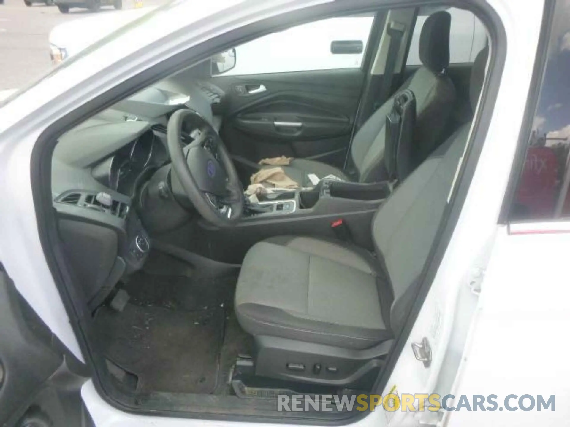 8 Photograph of a damaged car 1FMCU0GD9KUB82377 FORD ESCAPE 2019