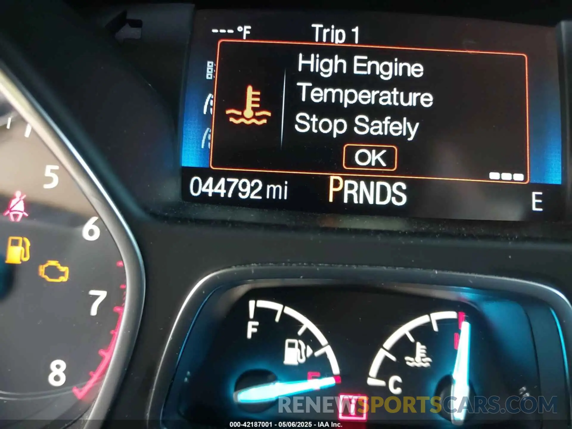 16 Photograph of a damaged car 1FMCU0GD9KUB84873 FORD ESCAPE 2019