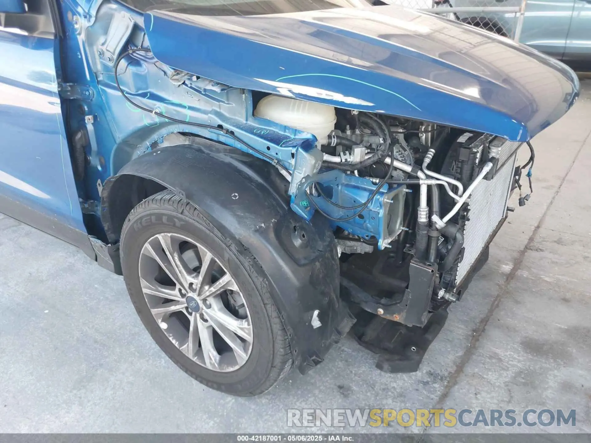 6 Photograph of a damaged car 1FMCU0GD9KUB84873 FORD ESCAPE 2019