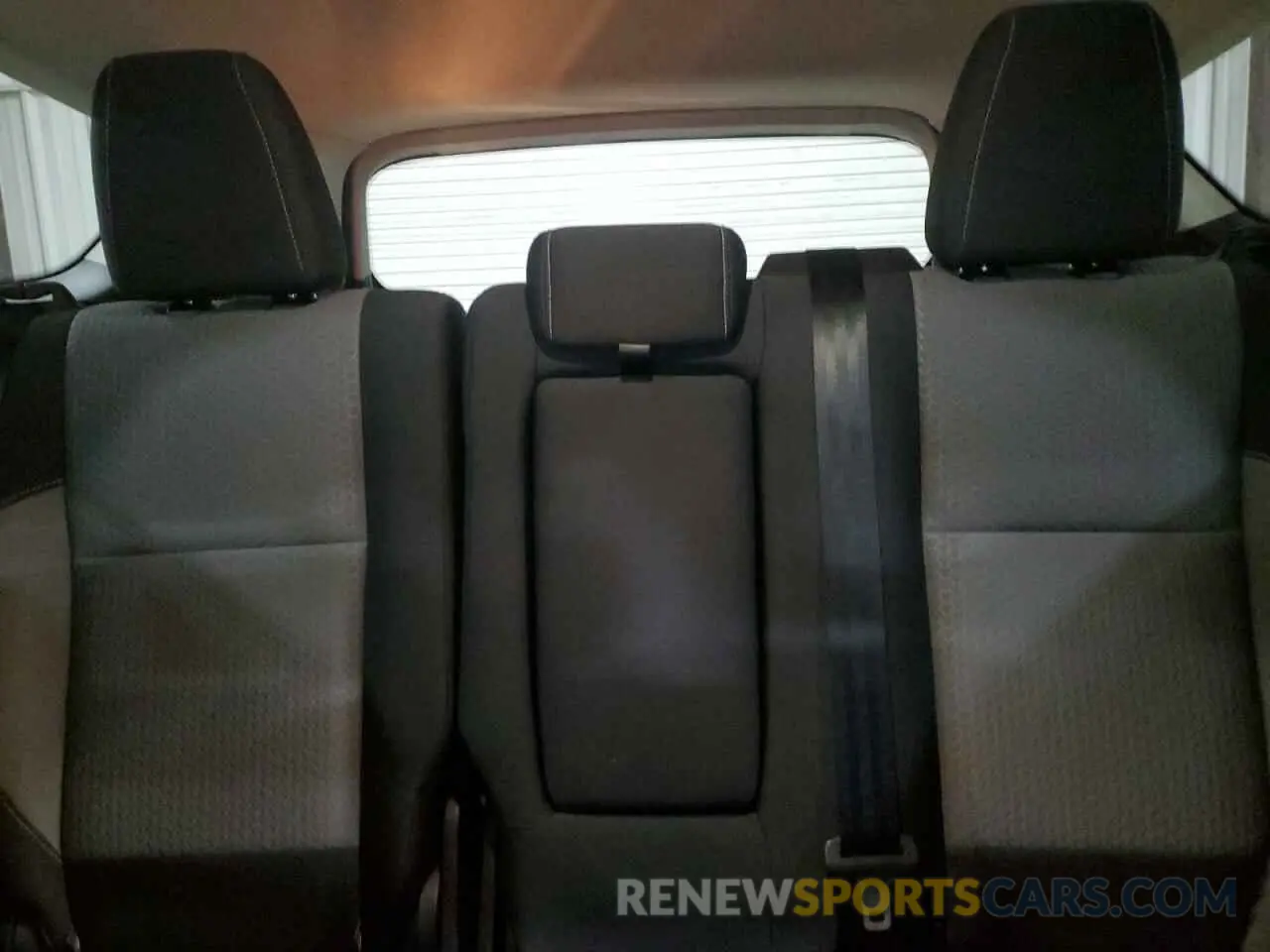 10 Photograph of a damaged car 1FMCU0GD9KUC22442 FORD ESCAPE 2019